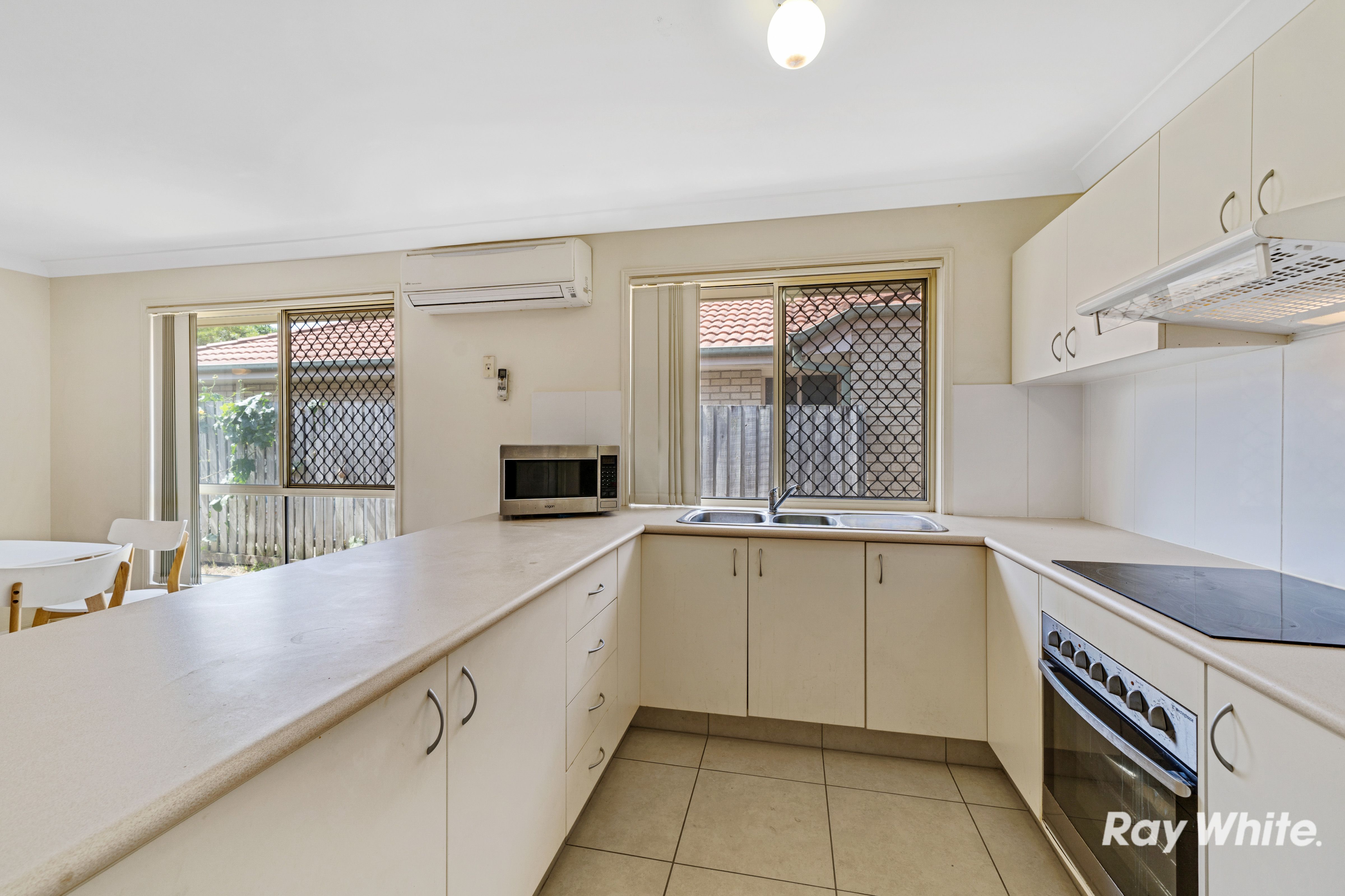 13/7 Billabong Drive, Crestmead, QLD 4132