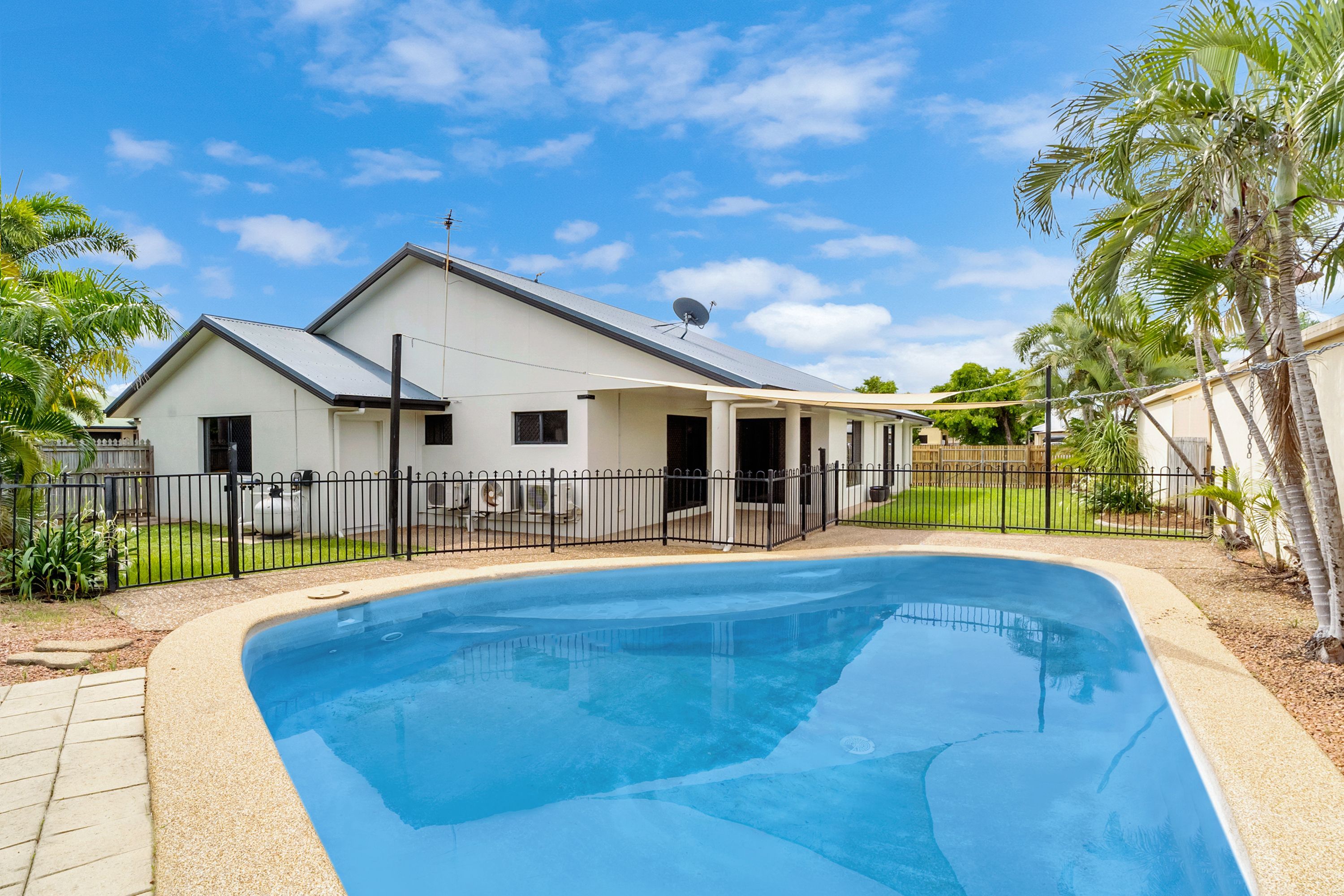 11 Florida Place, Kirwan, QLD 4817