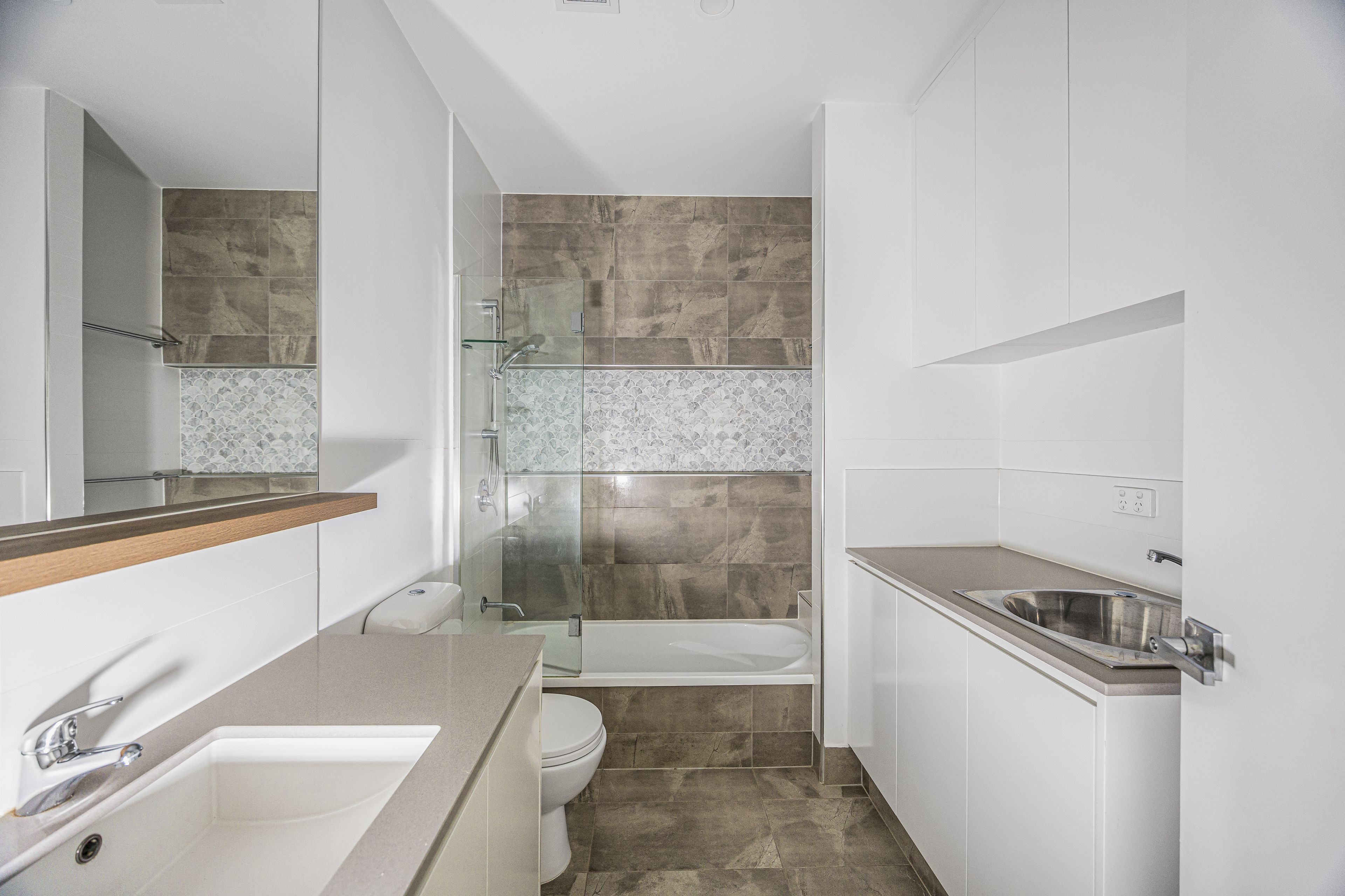 37 Manhattan Avenue — photo 12 of 19