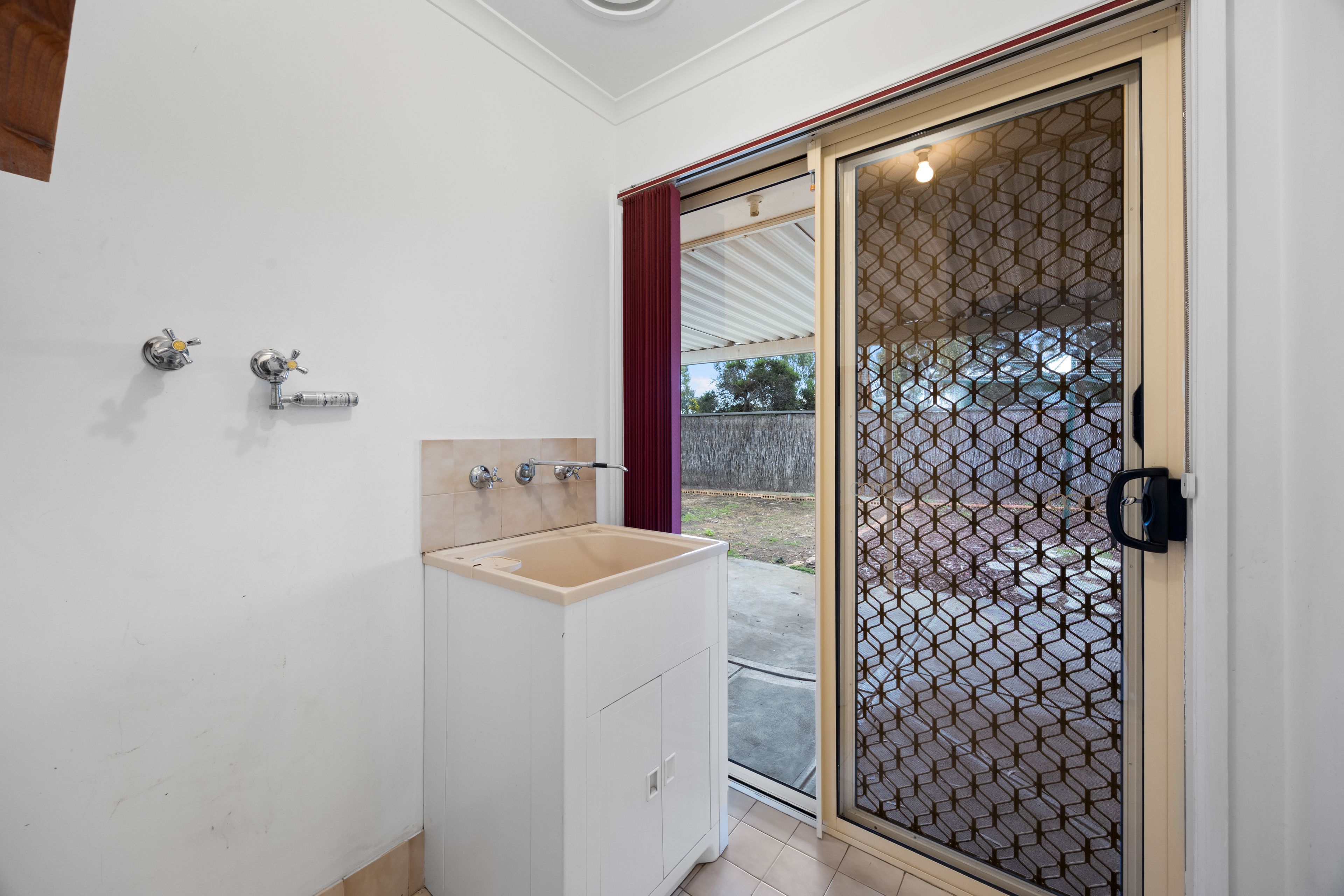 18 Crown Crescent — photo 12 of 15