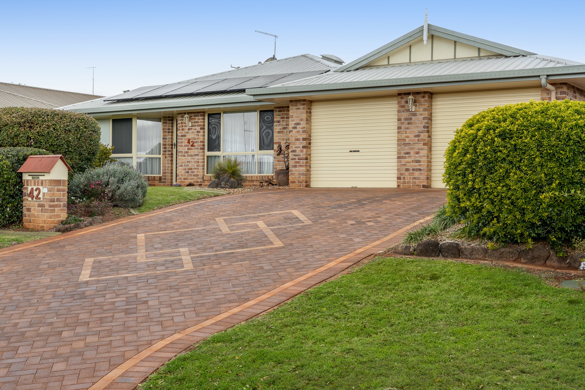 42 Lorraine Crescent, Centenary Heights, QLD 4350