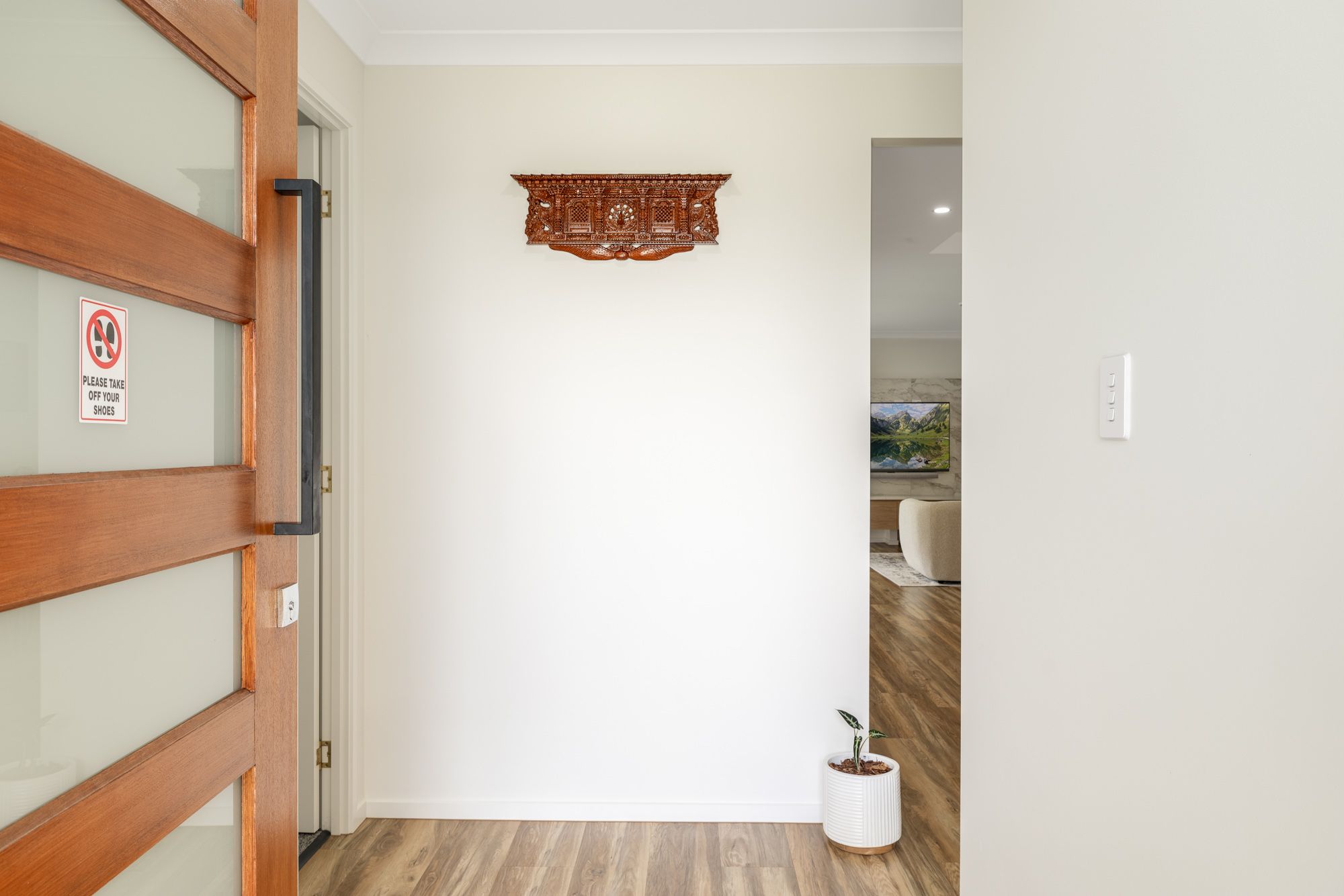 7 Mcewan Crescent — photo 3 of 21