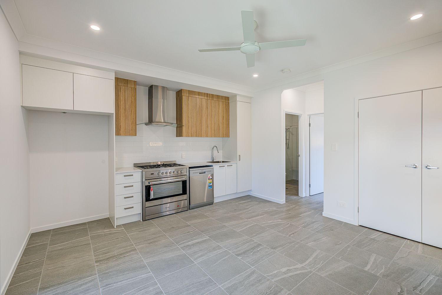 1/34 Redzel Court — photo 3 of 11