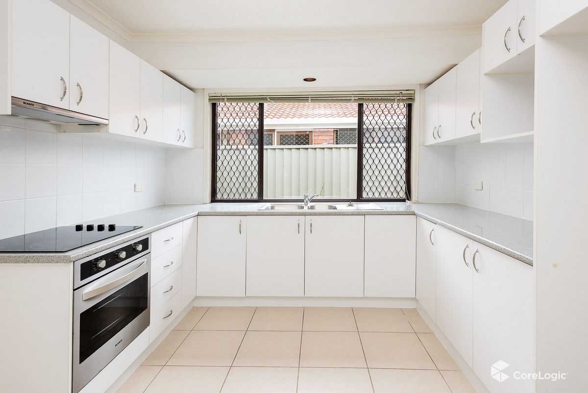 2/6 Woodgate Place, Paradise Point, QLD 4216
