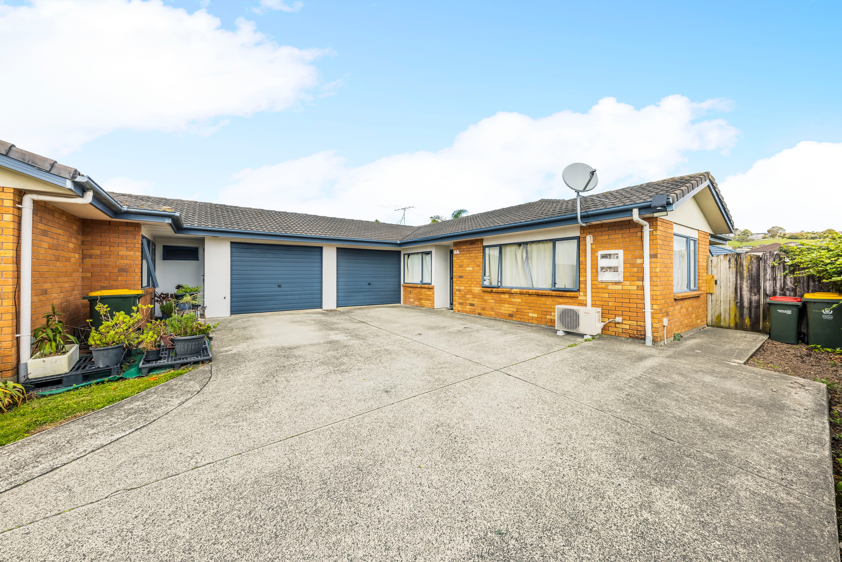 6 + 6a Falcarragh Crescent, Flat Bush, Manukau City