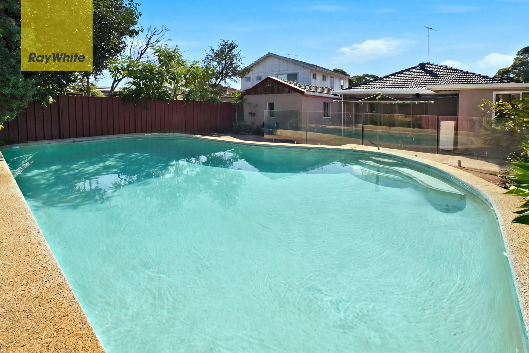 20 Earls Avenue — photo 11 of 12