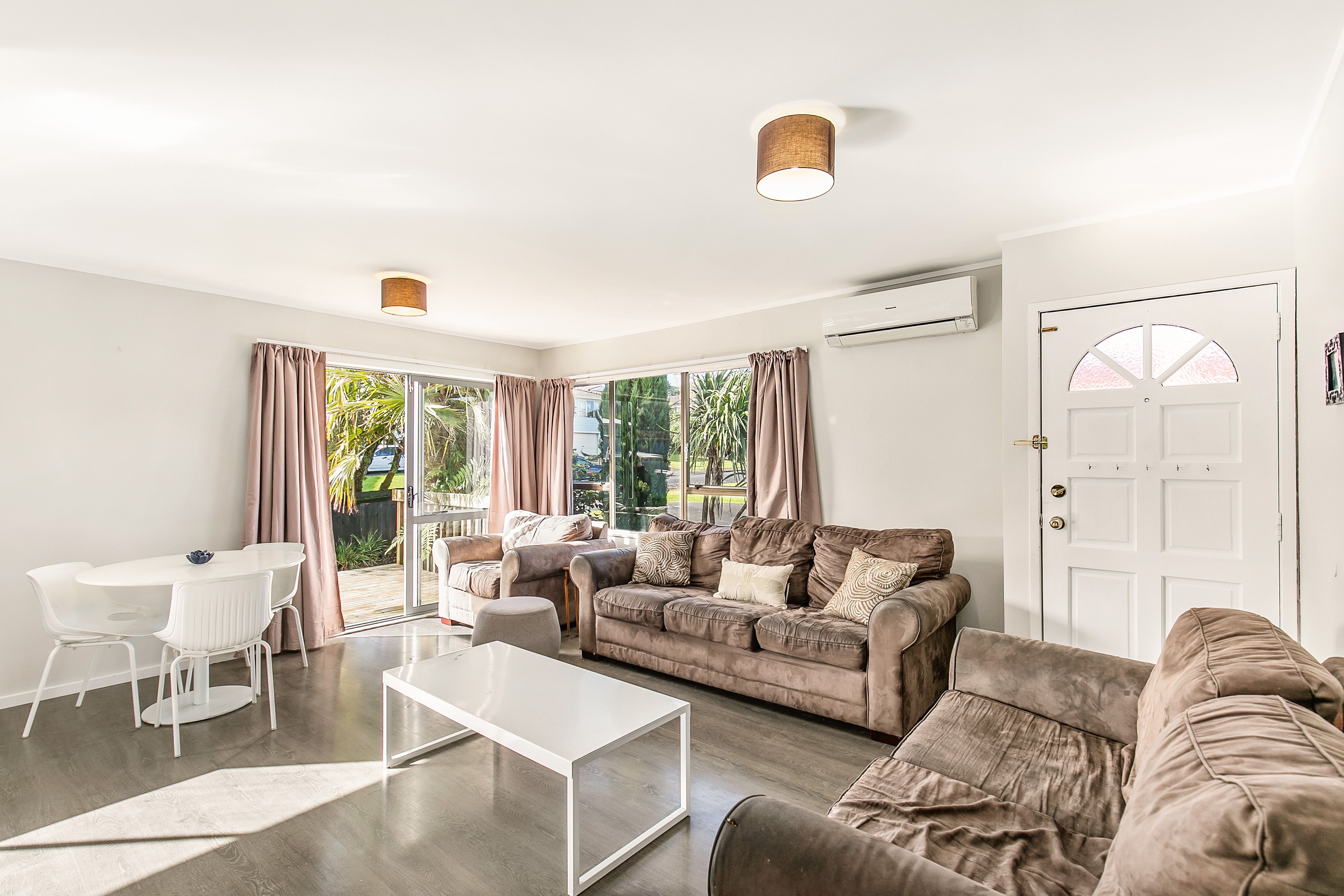 1/60 Simon Ellice Drive, Glenfield, North Shore City