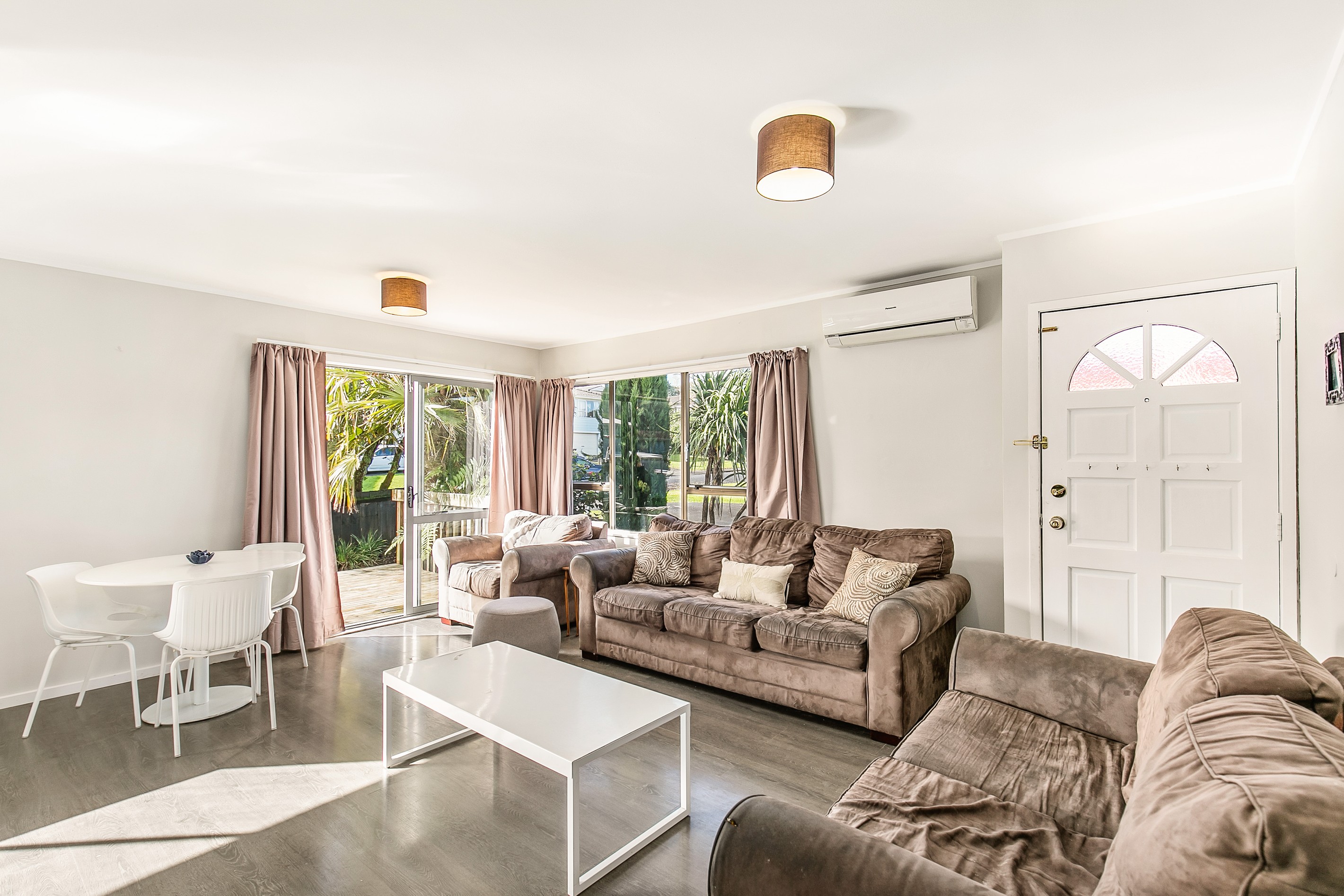 1/60 Simon Ellice Drive, Glenfield, North Shore City
