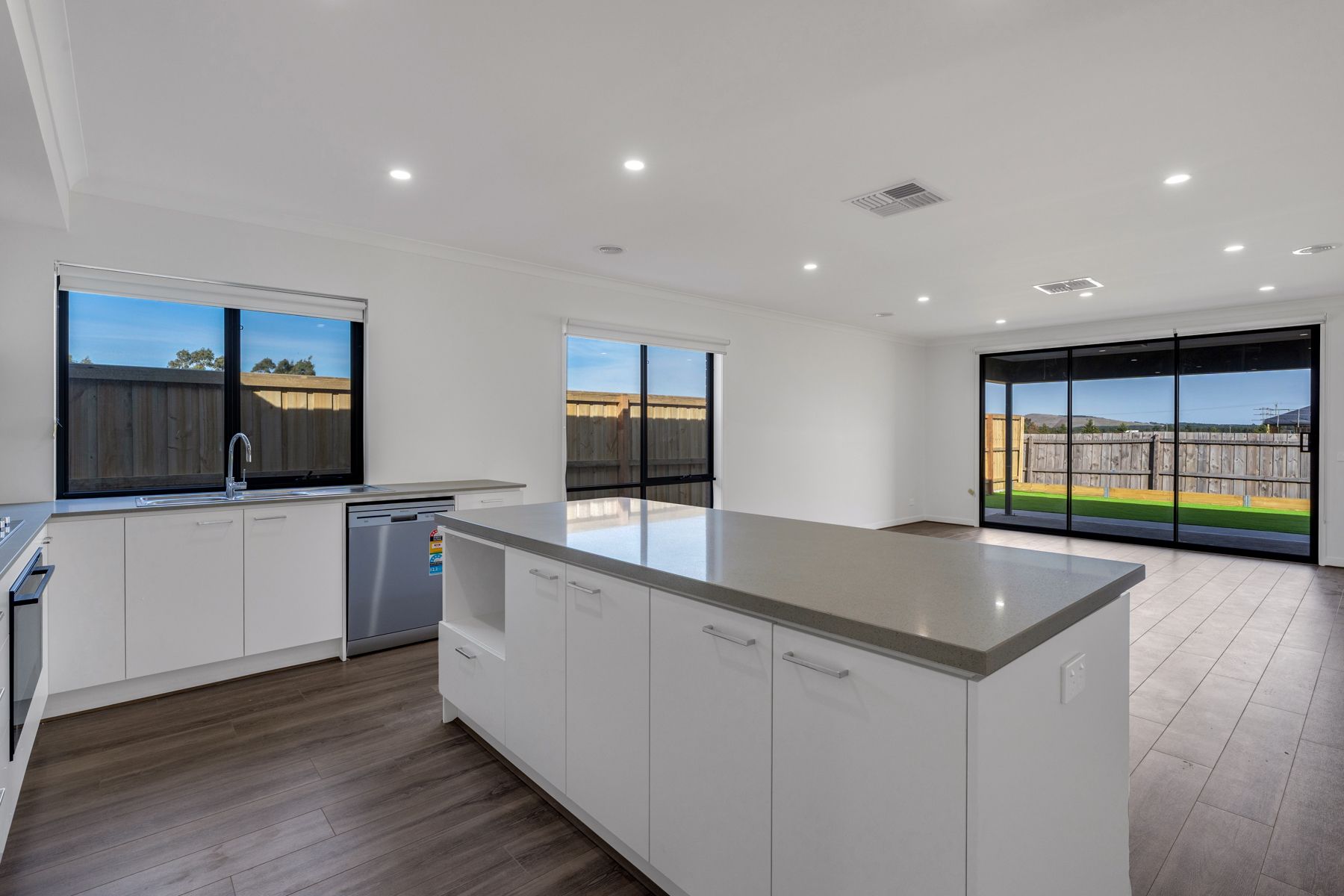 12 Aviemore Street — photo 3 of 21