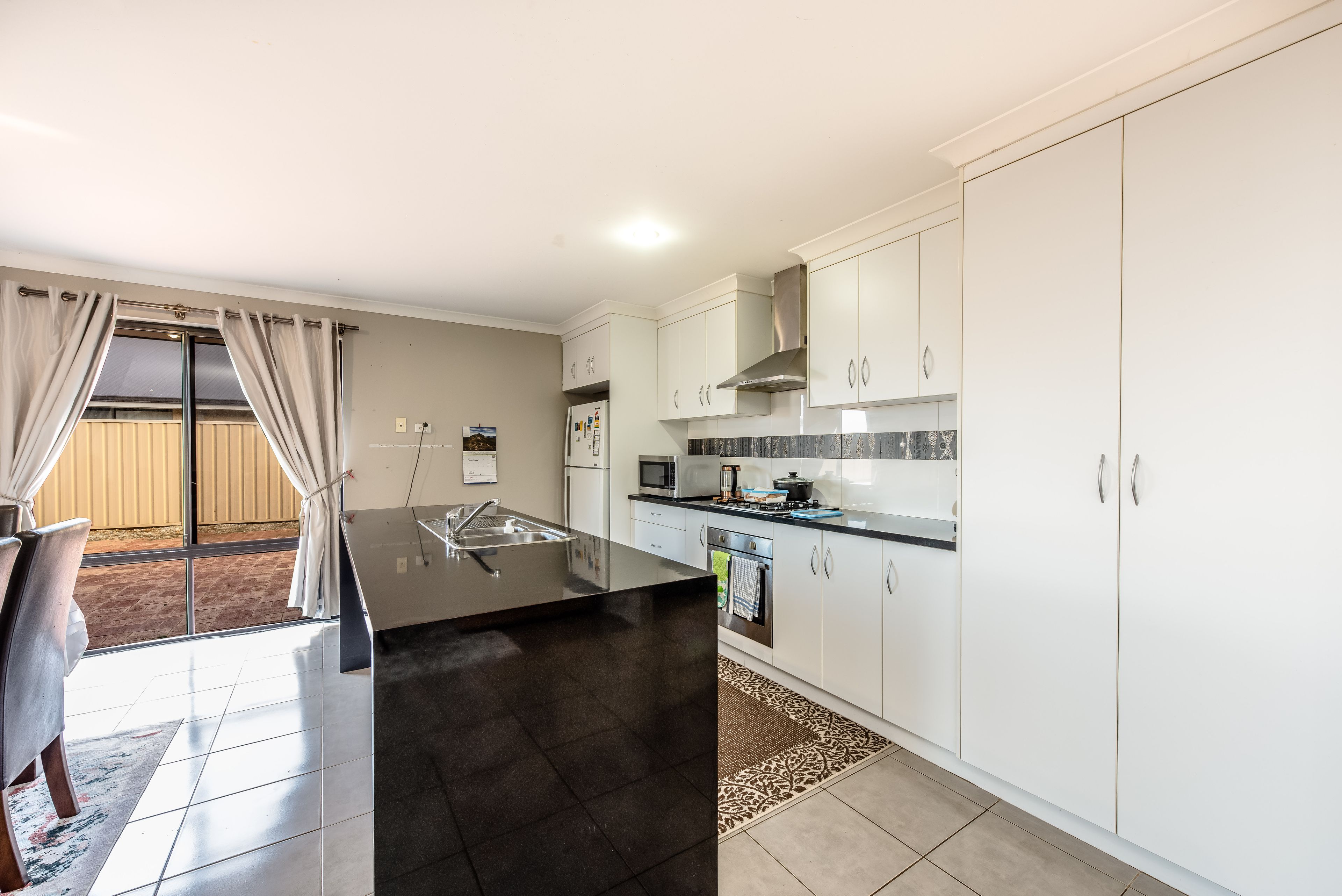 16 Rosapark Boulevard, Webberton, WA 6530