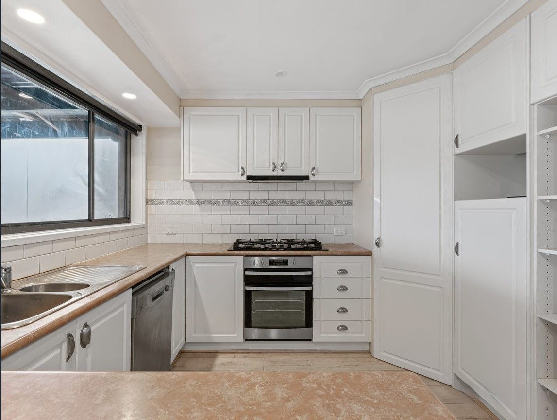 29 Luscombe Avenue — photo 3 of 9