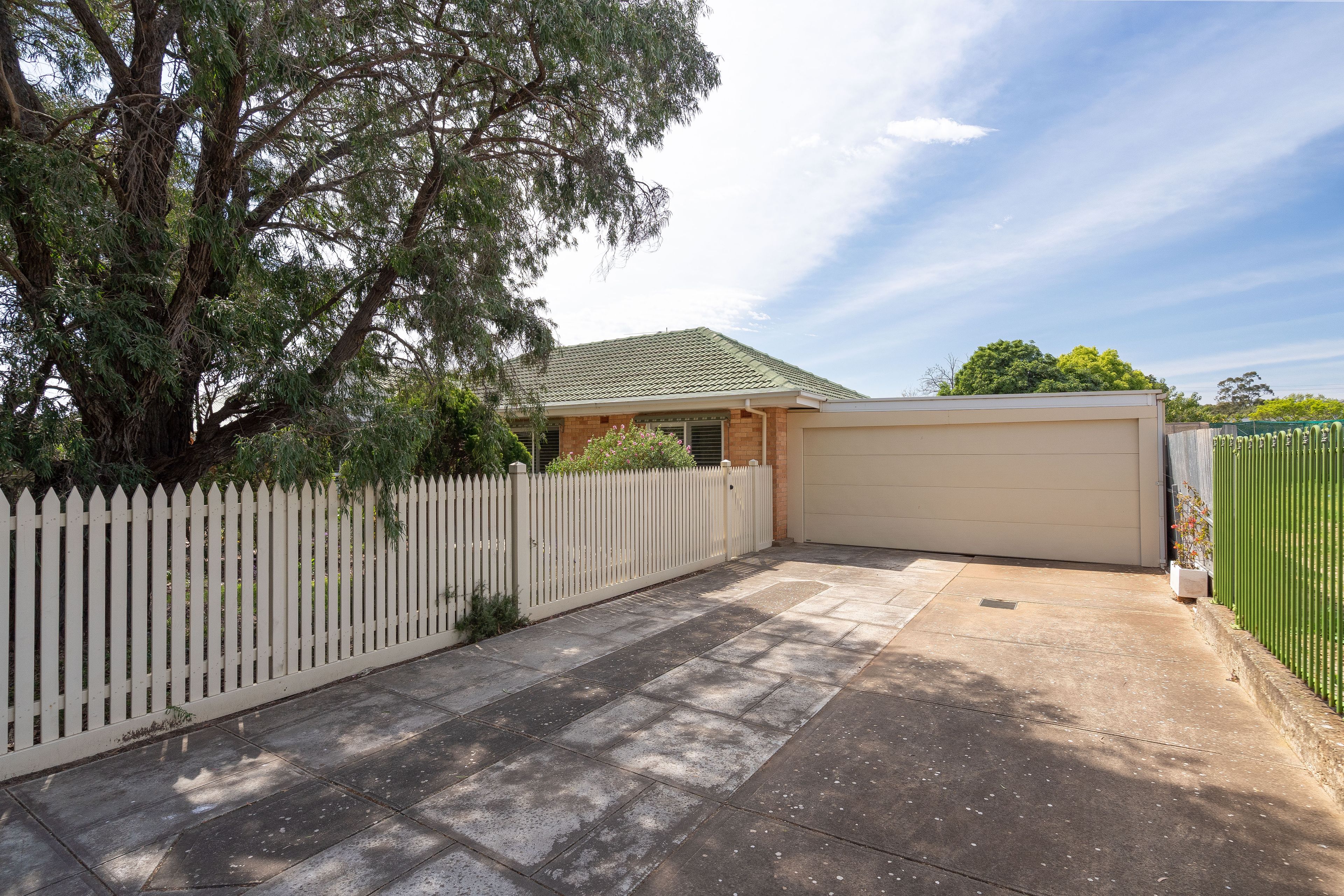 6 Hawkesbury Avenue — photo 6 of 22