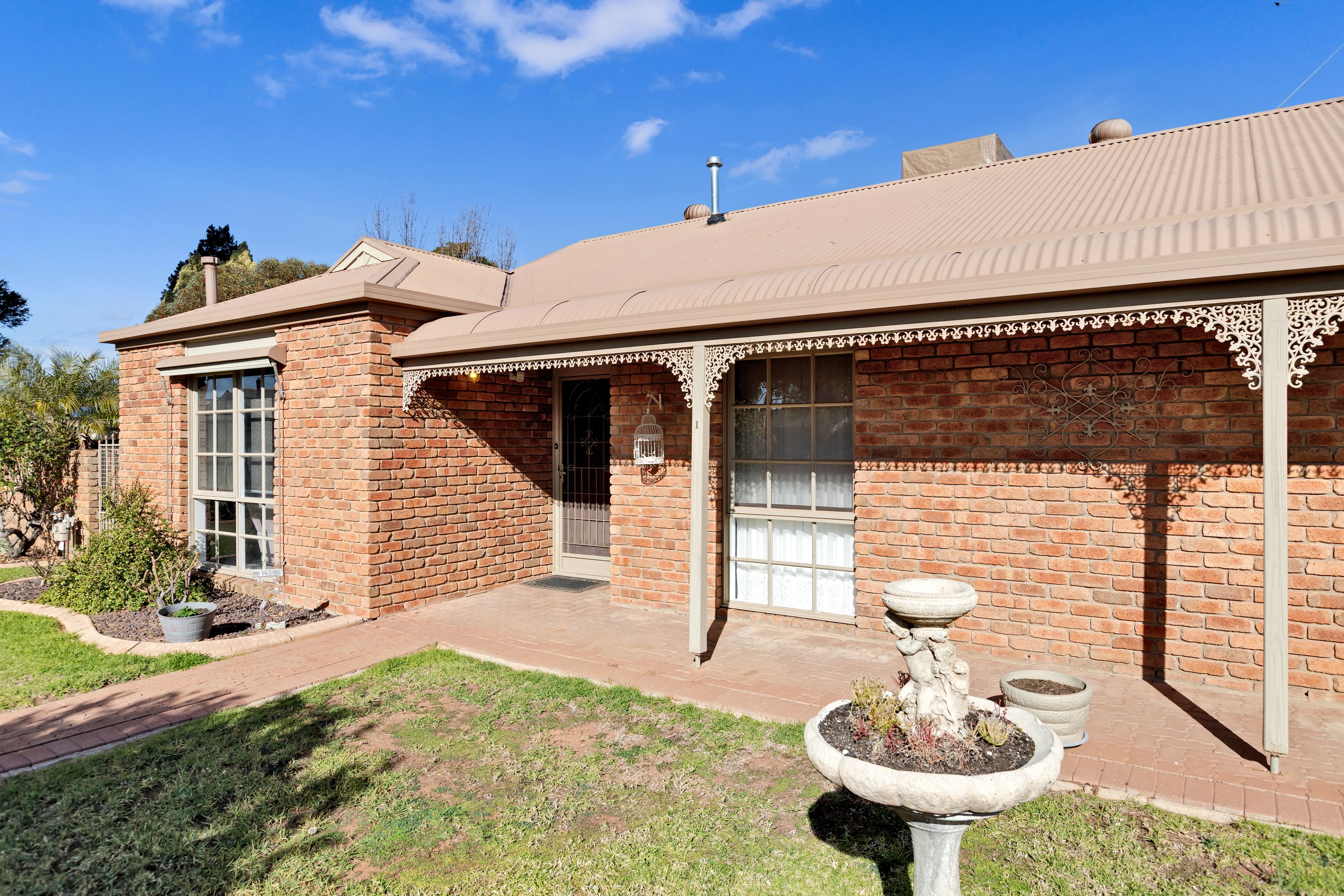 1/1 Massey Close — photo 4 of 23
