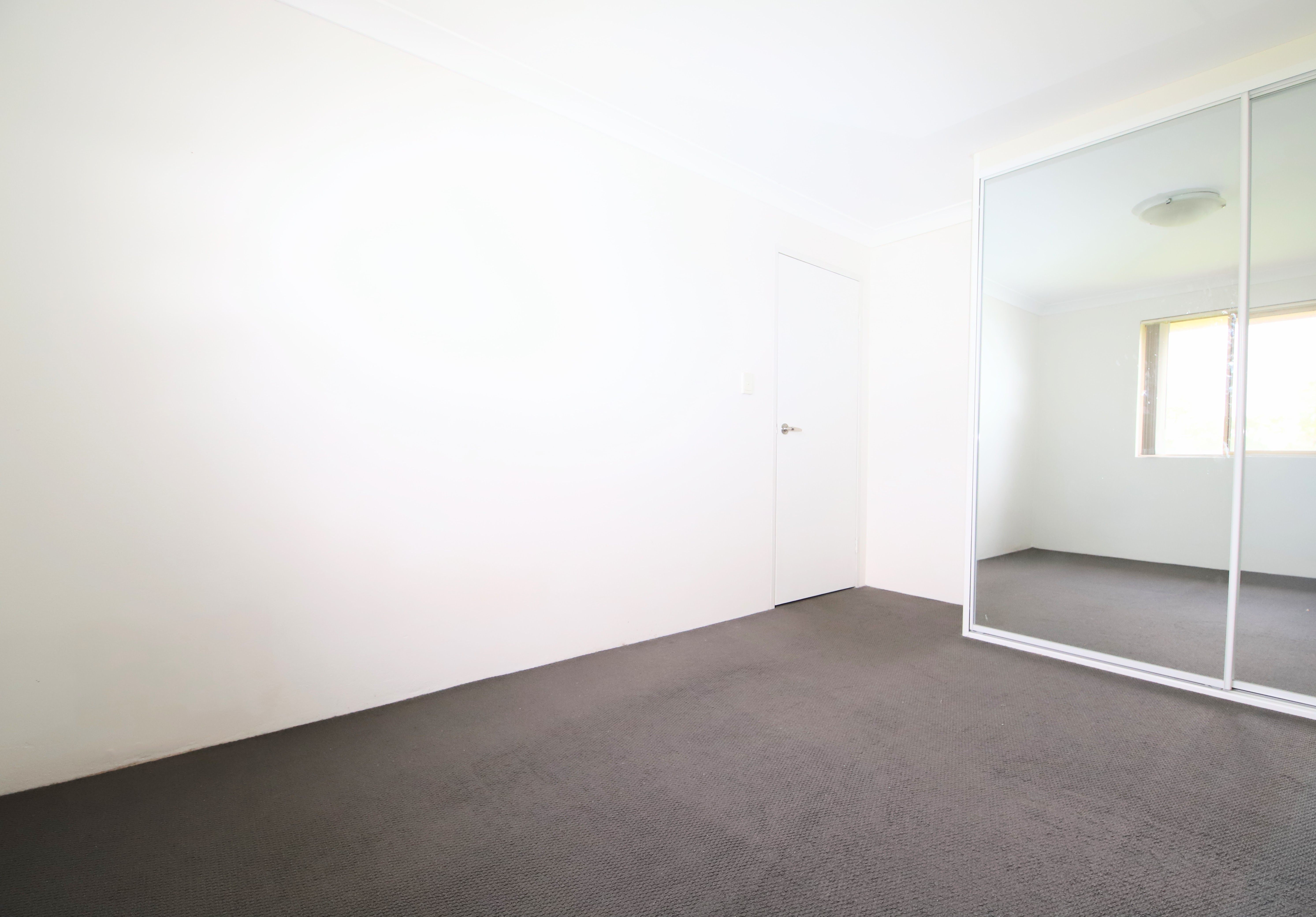 21/142-144 Meredith Street — photo 5 of 9