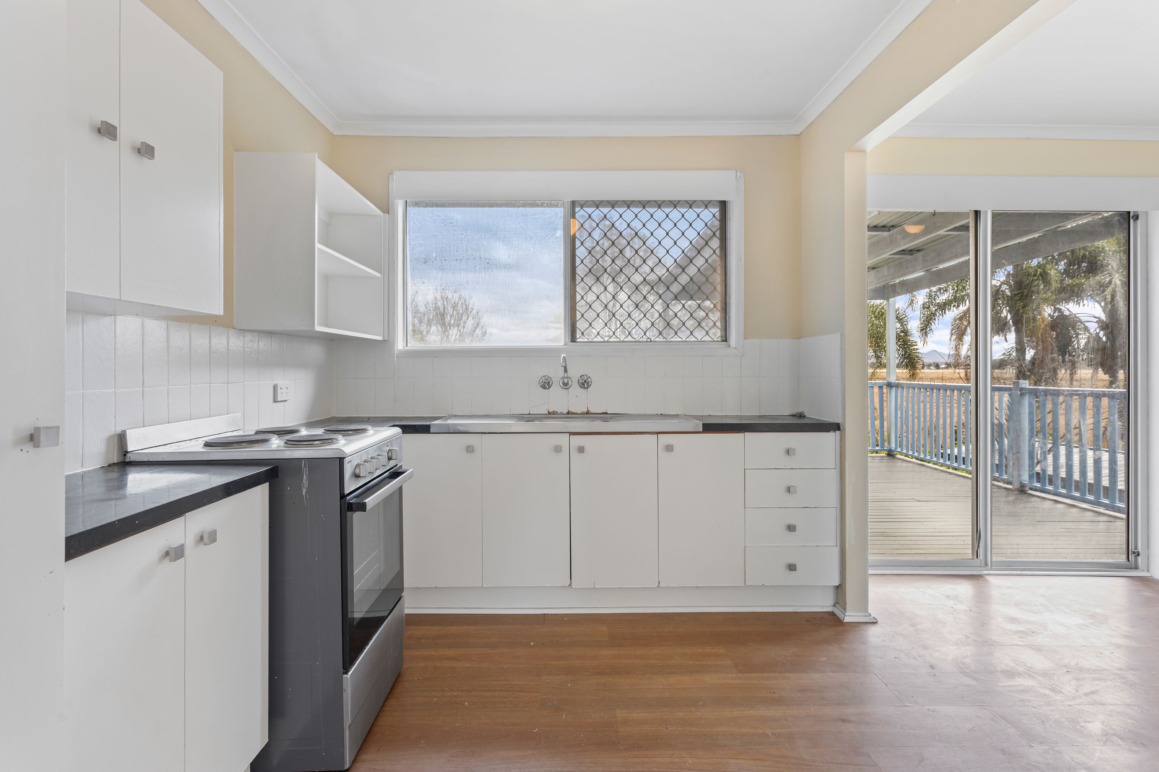 8 Cedar Drive — photo 4 of 11