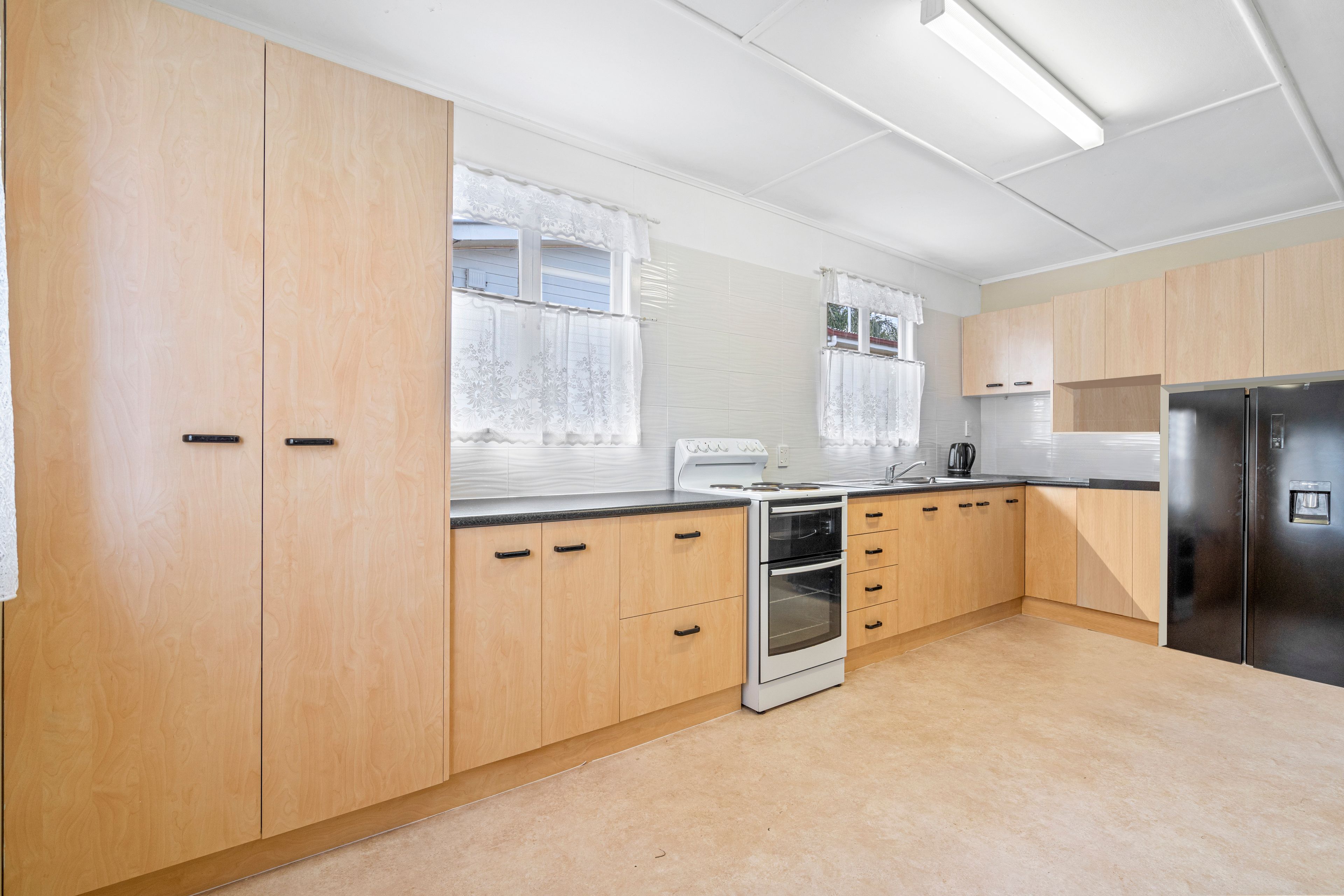 10 Cross Street, Raceview, QLD 4305
