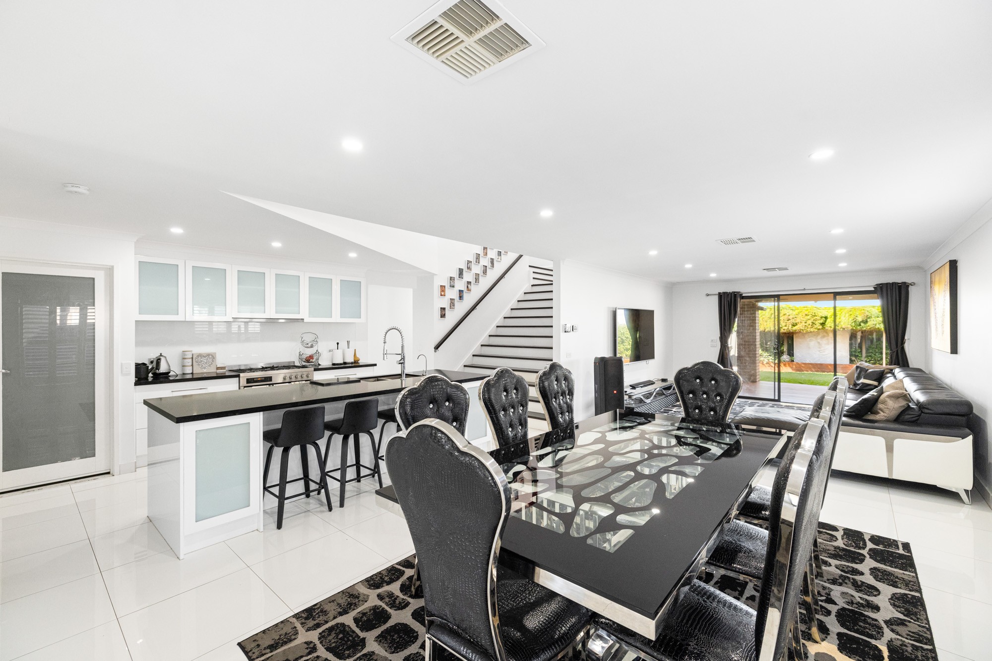 30 Field Street, MANOR LAKES, VIC 3024