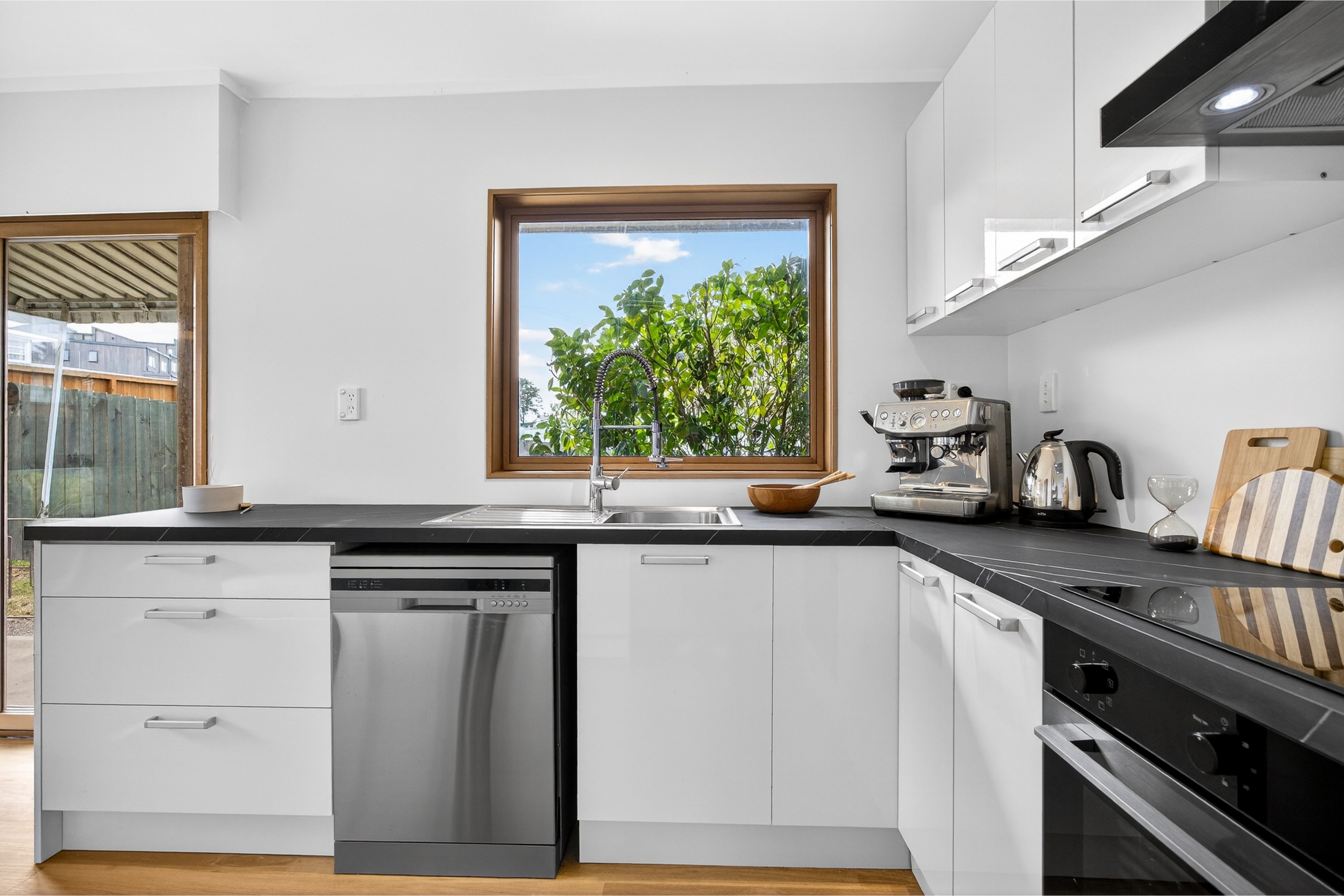 1/10 Manuka Road, Glenfield, North Shore City