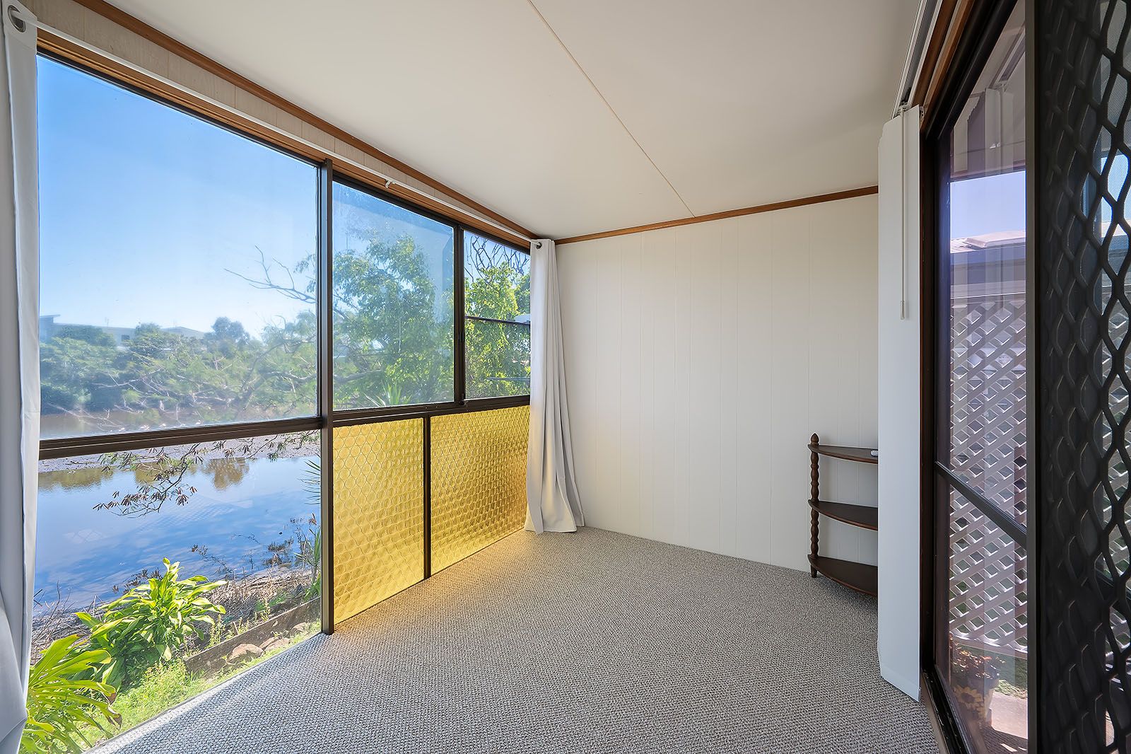211/1 Diura Street — photo 8 of 11