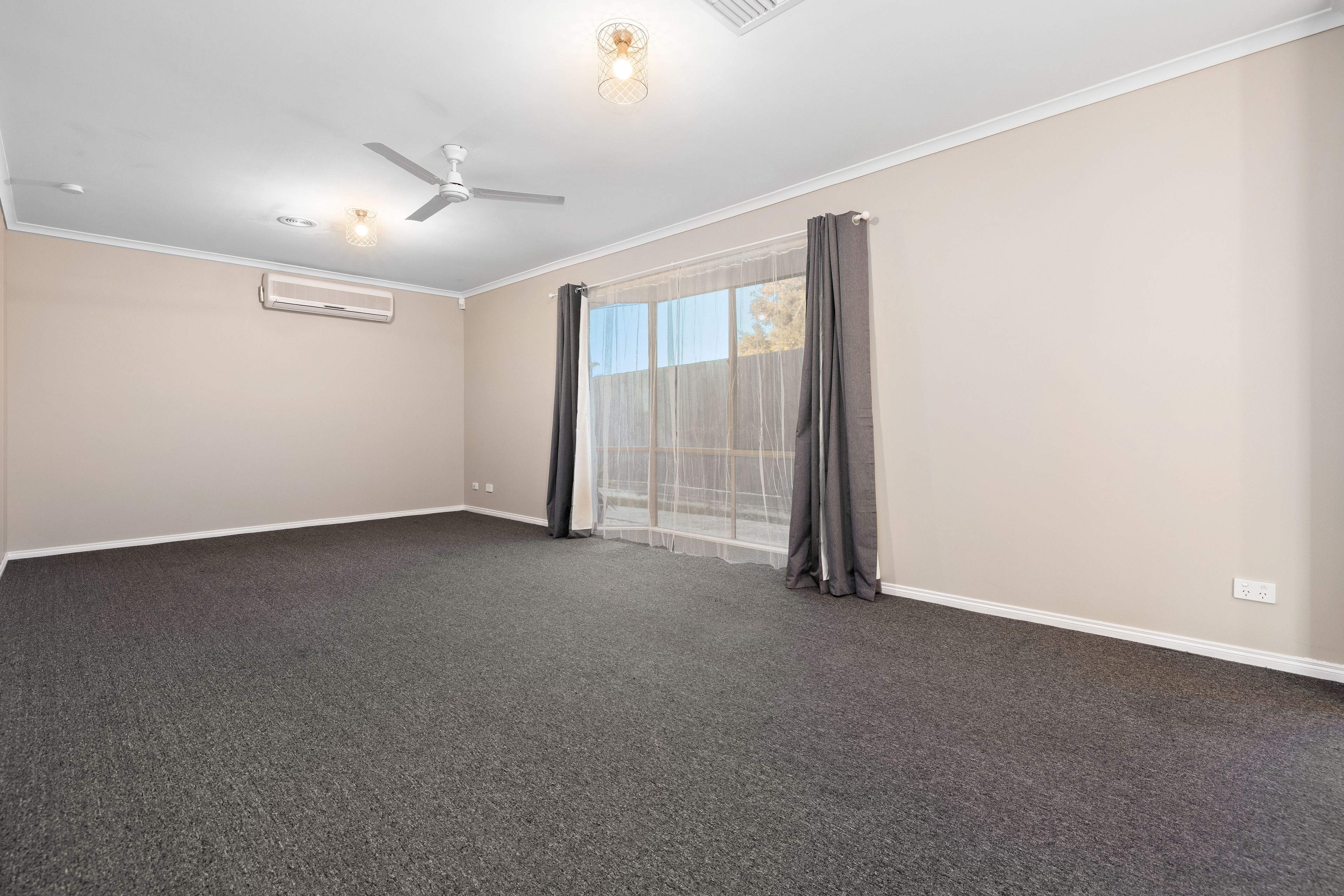 11 Dean Court, Cranbourne West, VIC 3977