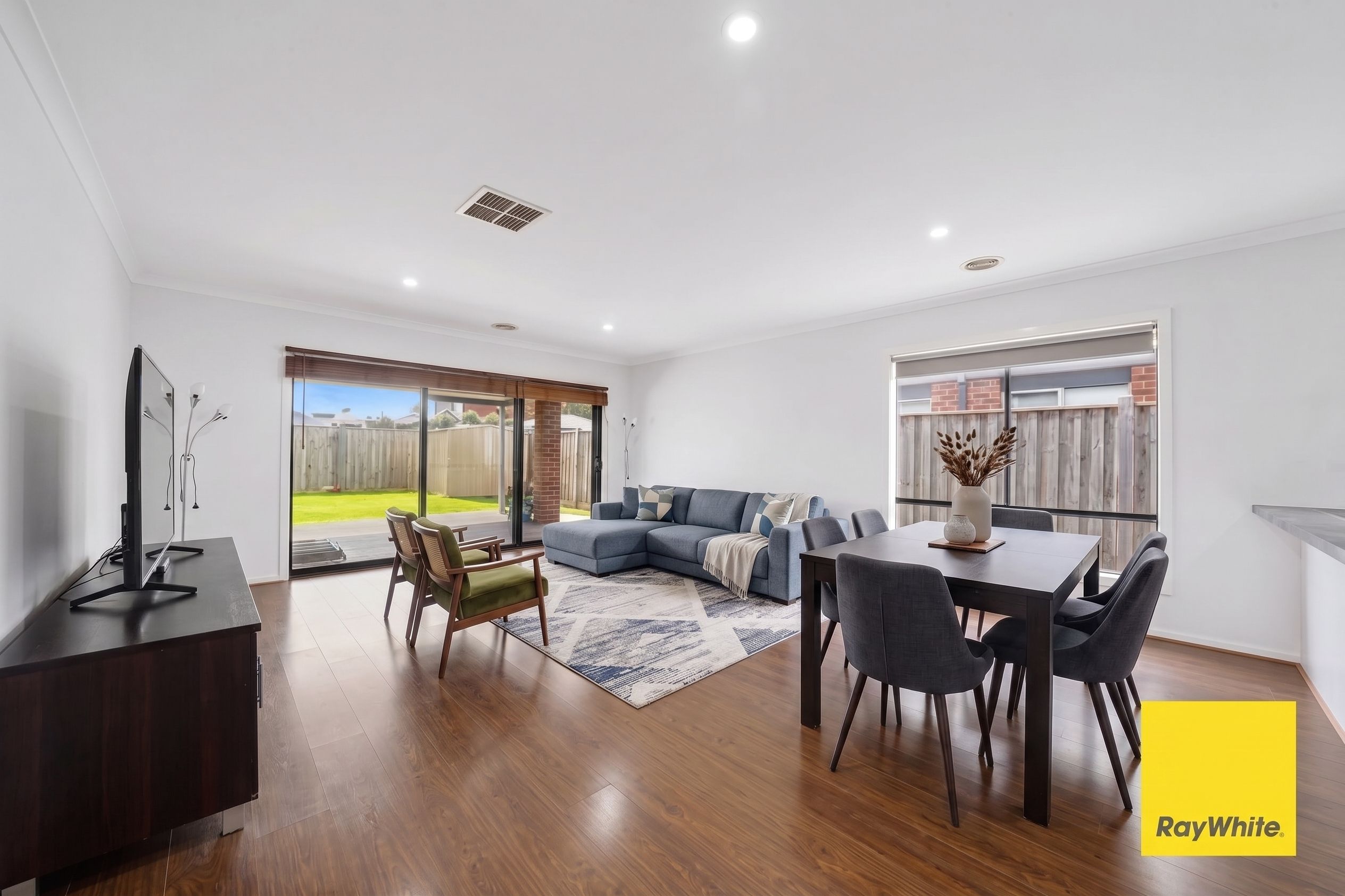 8 Dunlop Way — photo 3 of 21