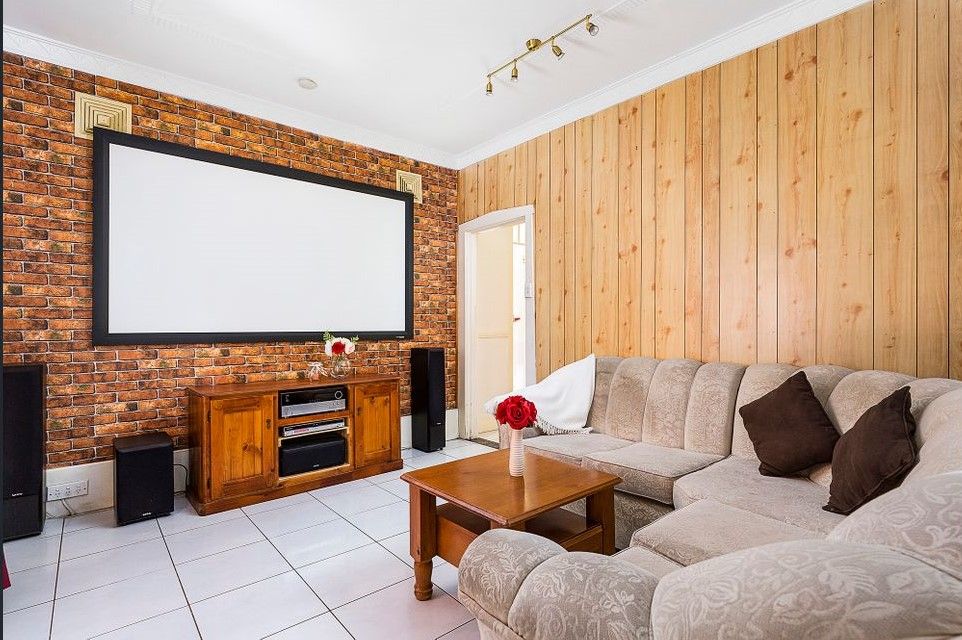 211 Wentworth Avenue, Pendle Hill, NSW 2145