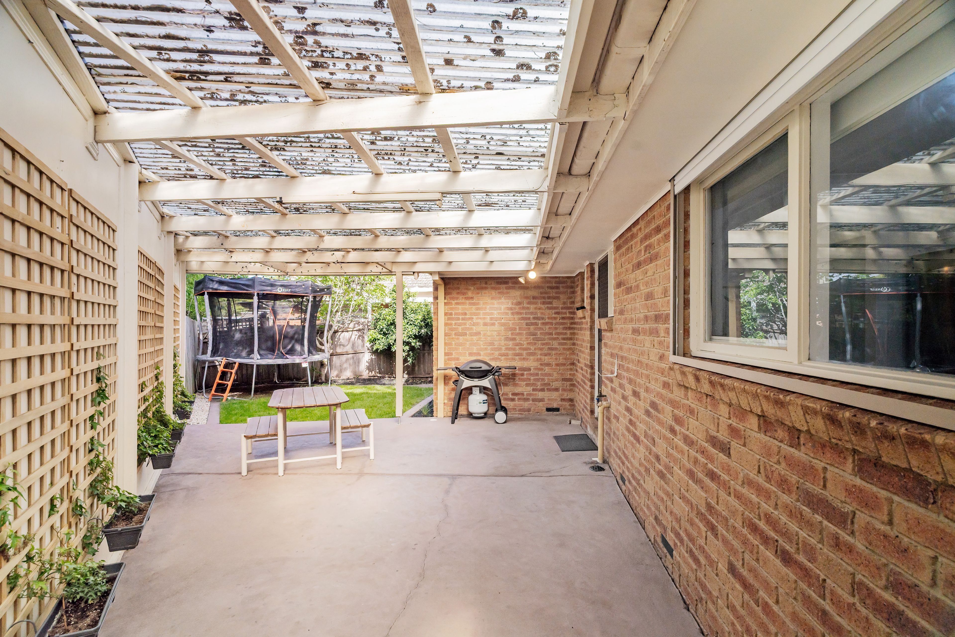 2/1 Rayhur Street — photo 9 of 10