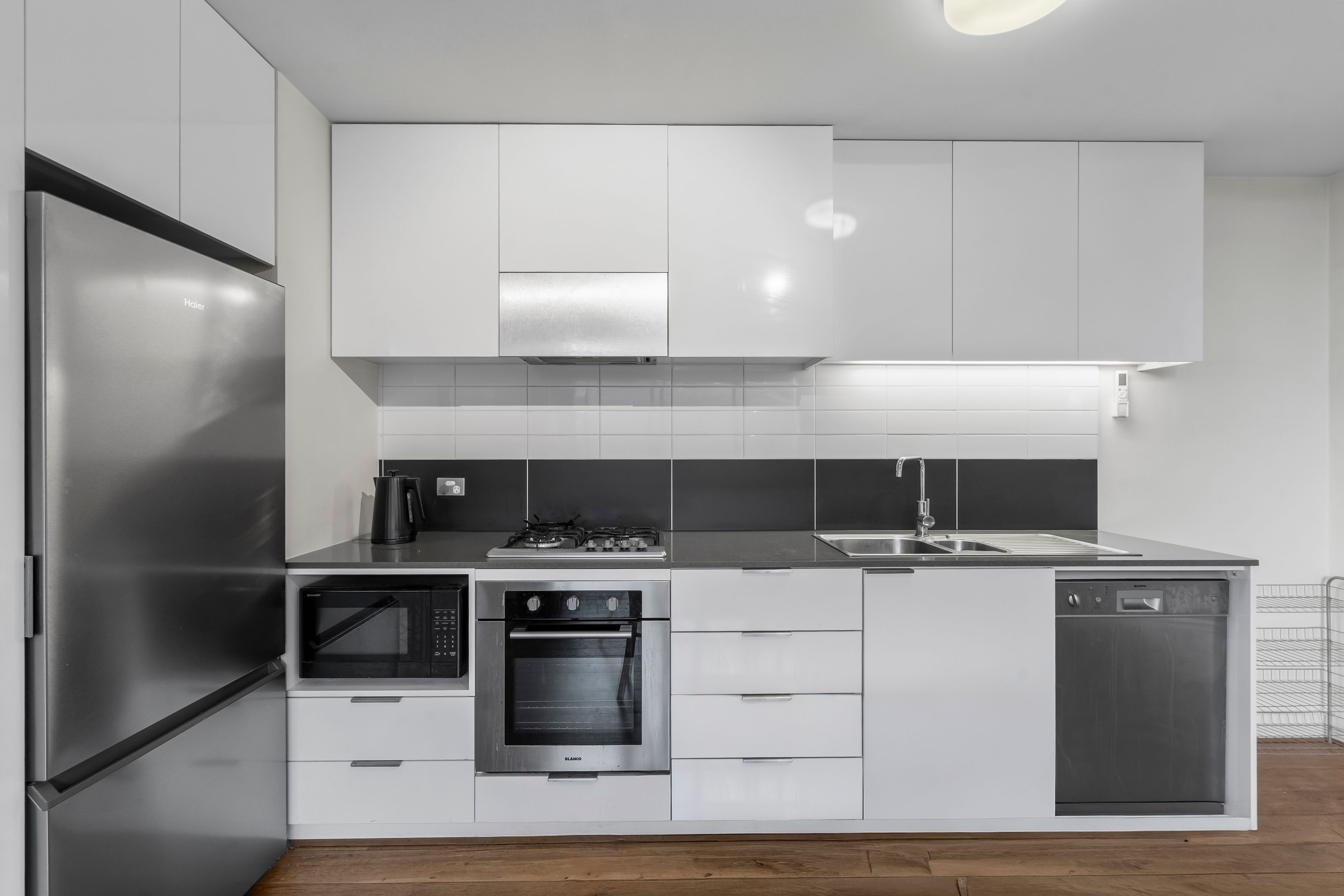 B601/10-16 Trenerry Cres, — photo 4 of 11