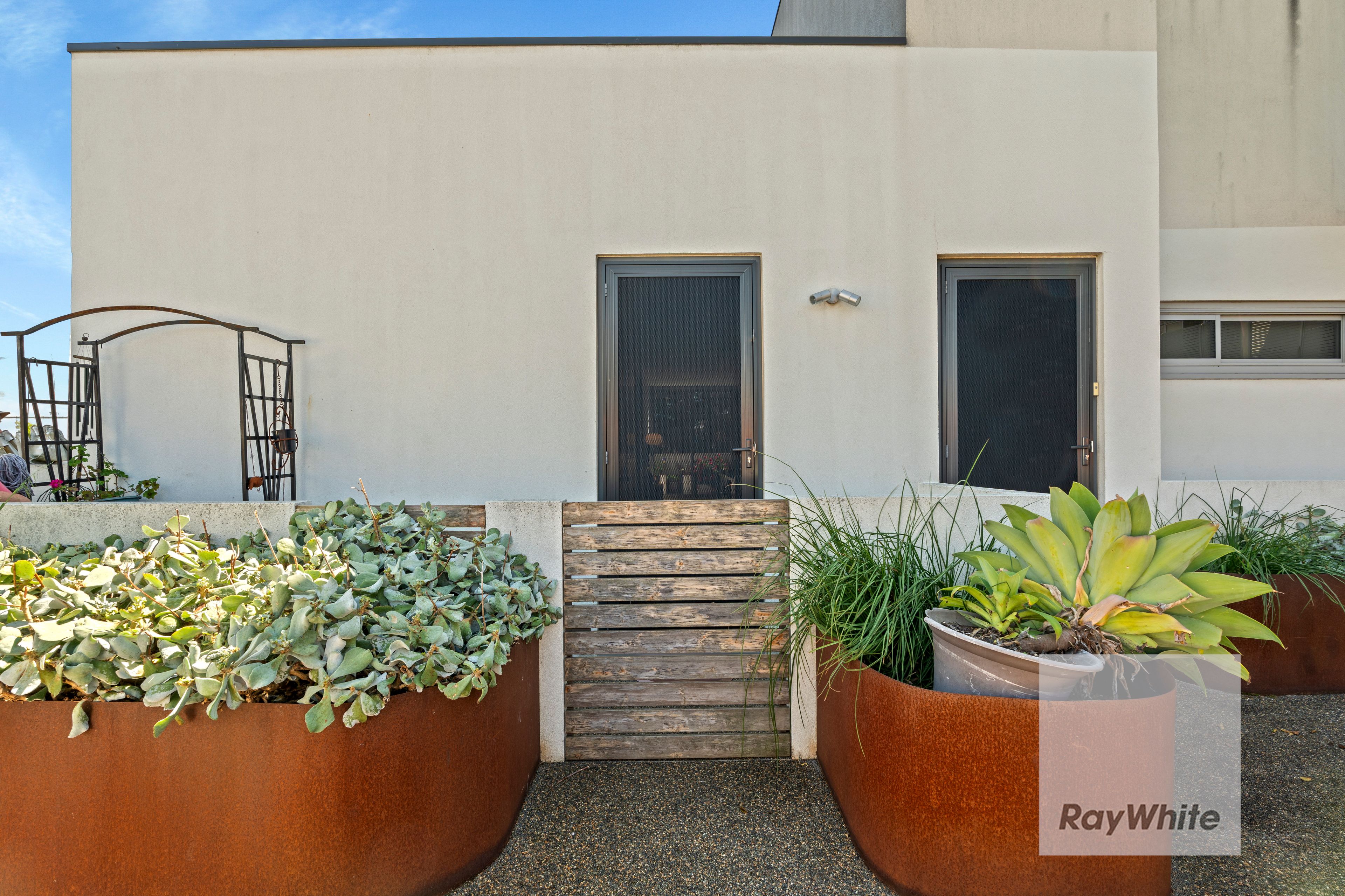 101/264-268 Waterdale Road — photo 15 of 19