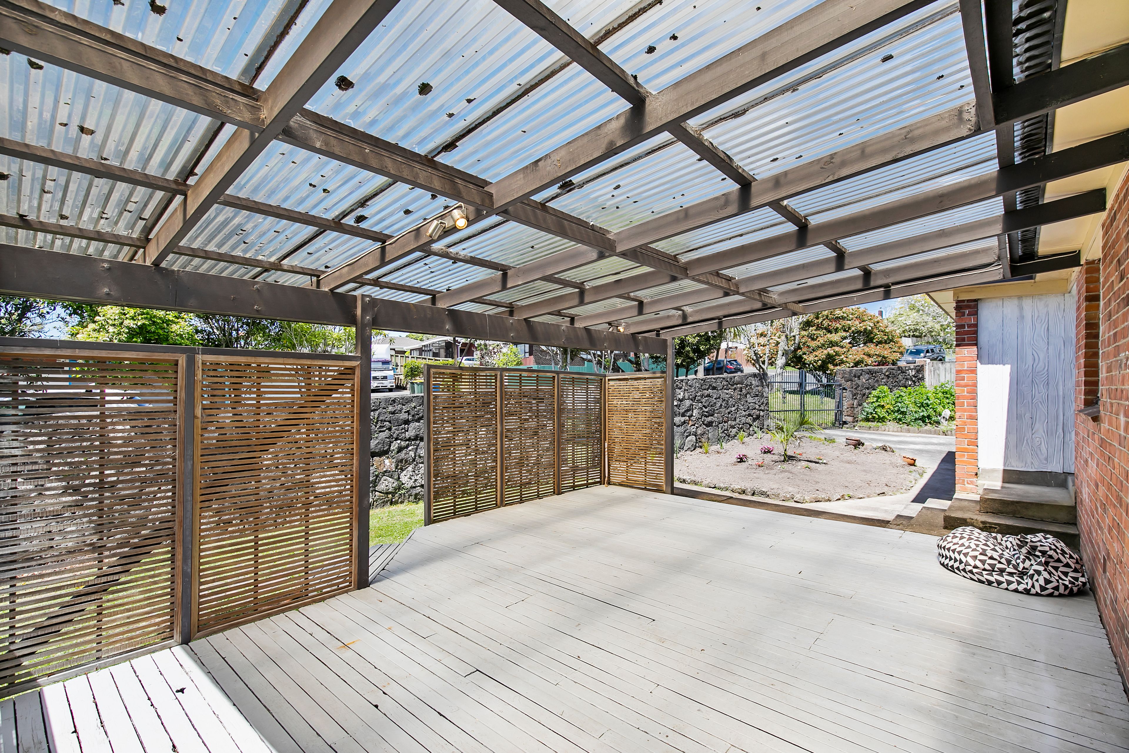 1B Bishop Street, Green Bay, Waitakere City
