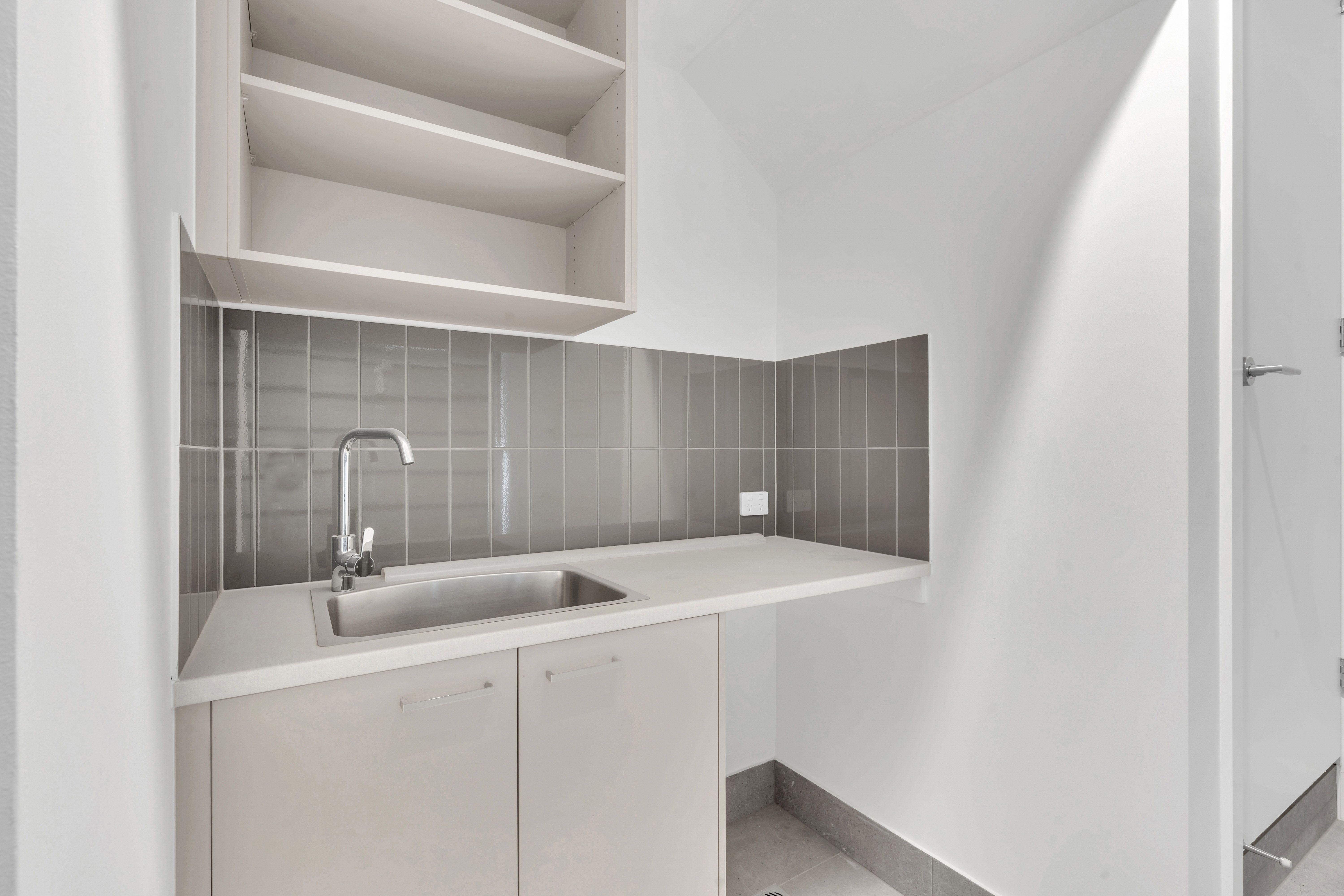 18 London Road — photo 13 of 16