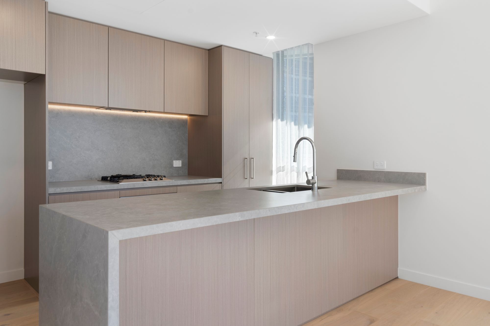 202/38 Stanhill Drive — photo 3 of 12