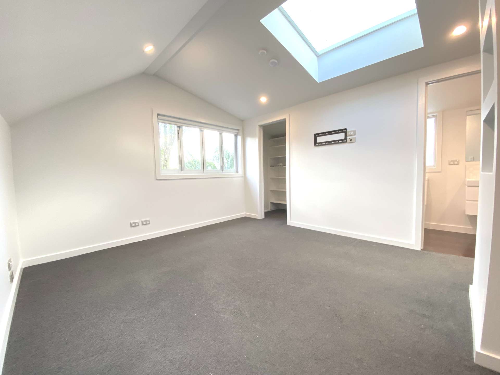 28b Godden Crescent photo 13