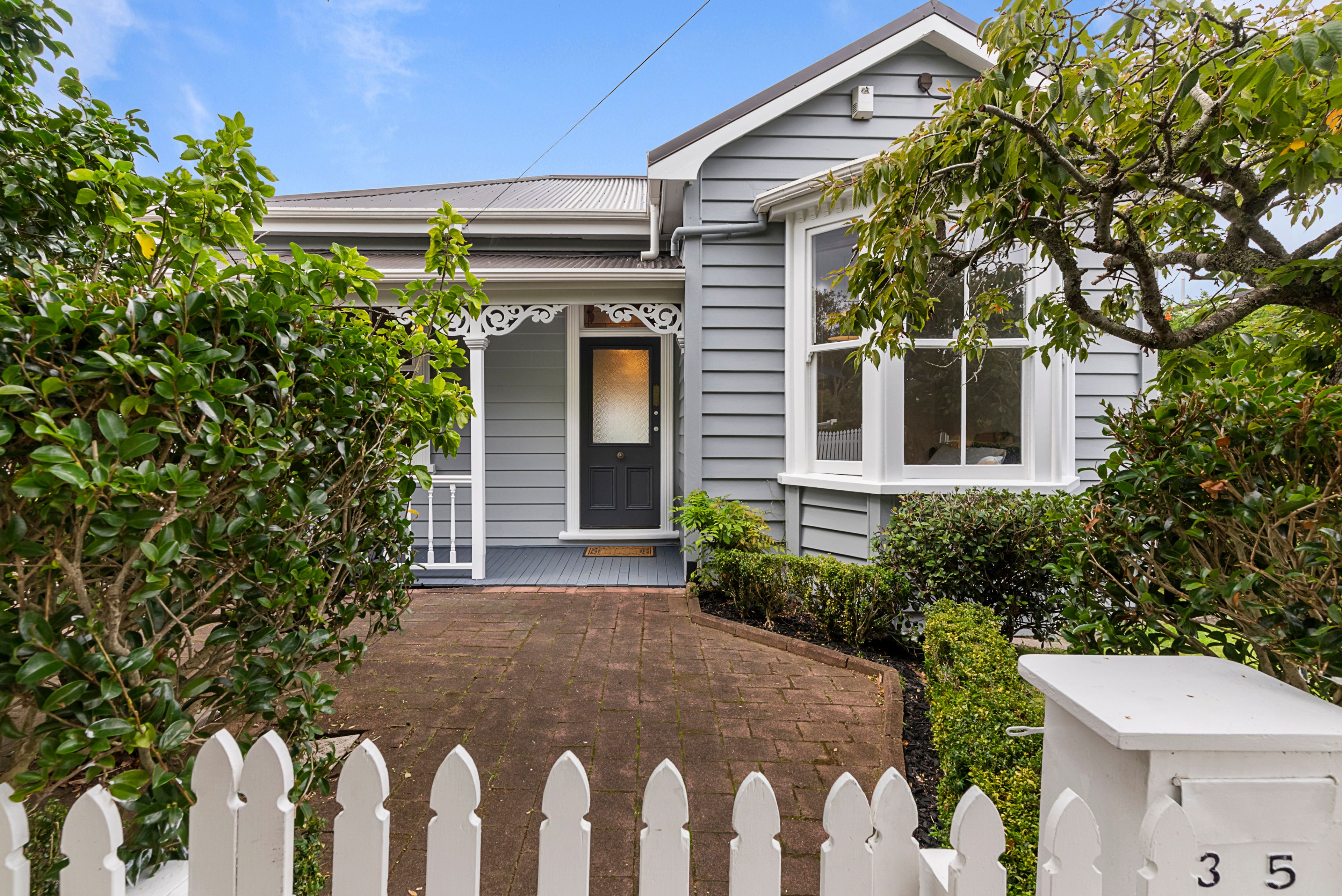 35 Normans Hill Road, Onehunga, Auckland City 1061 - Sold House - Ray ...