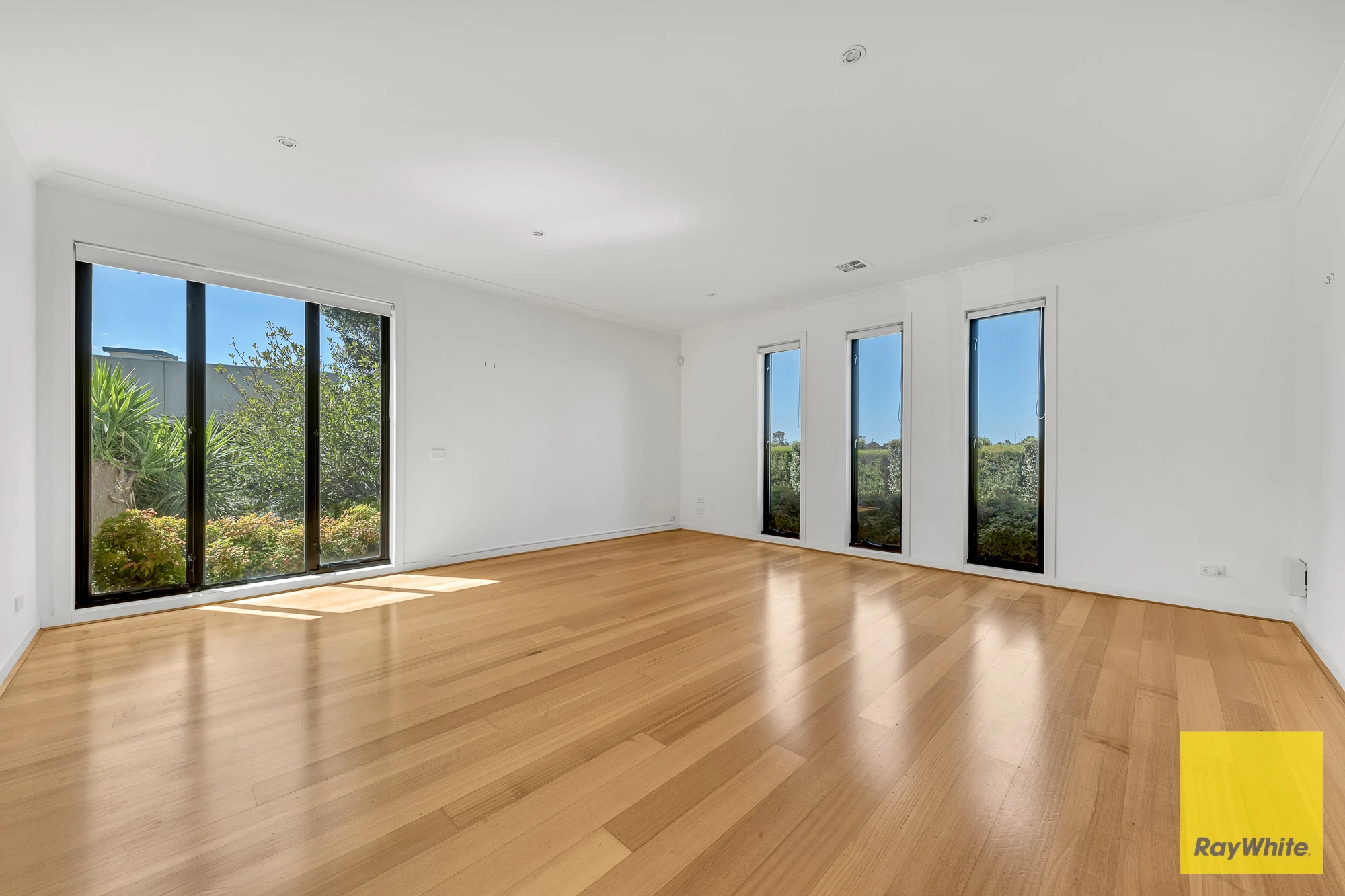 52 Signature Boulevard, Sanctuary Lakes, VIC 3030