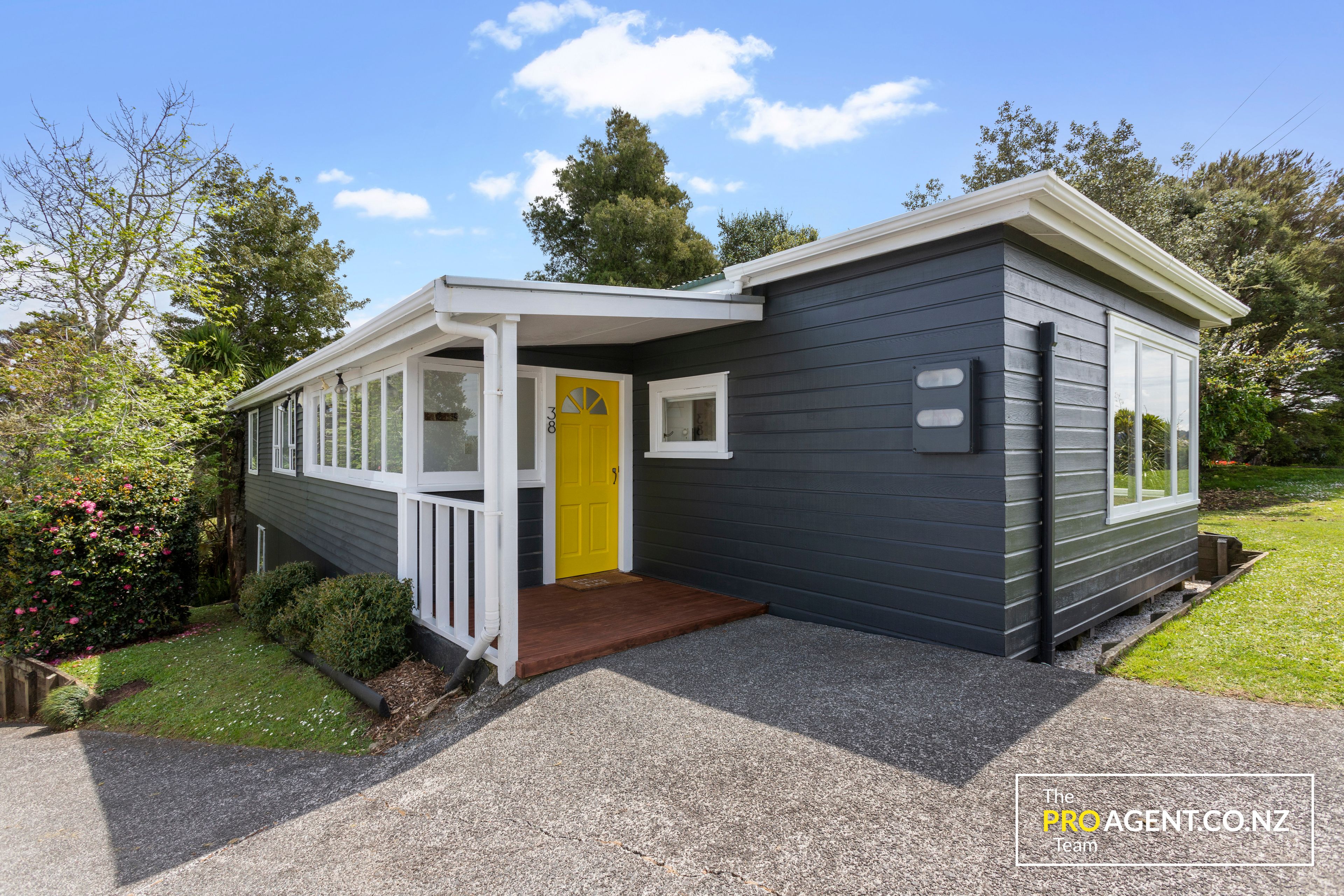 38 Victory Road, Laingholm, Waitakere City 0604 - Sold House - Ray ...