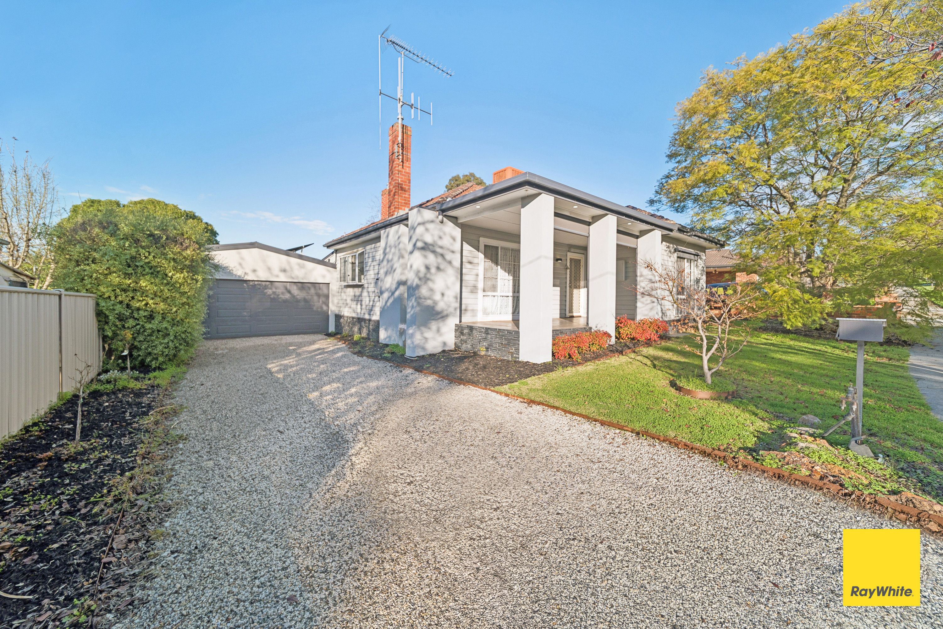 18 Putnam Avenue, Strathdale, VIC 3550