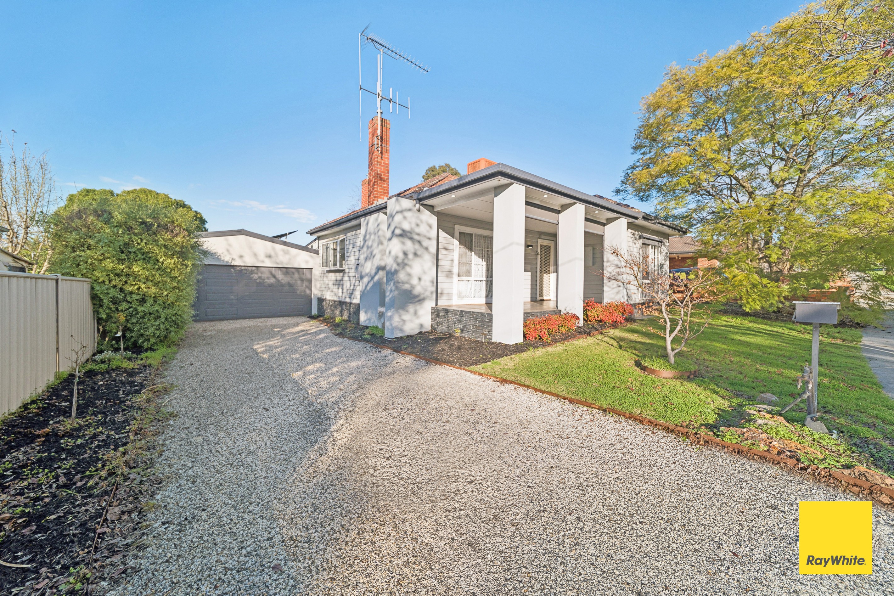18 Putnam Avenue, Strathdale, VIC 3550