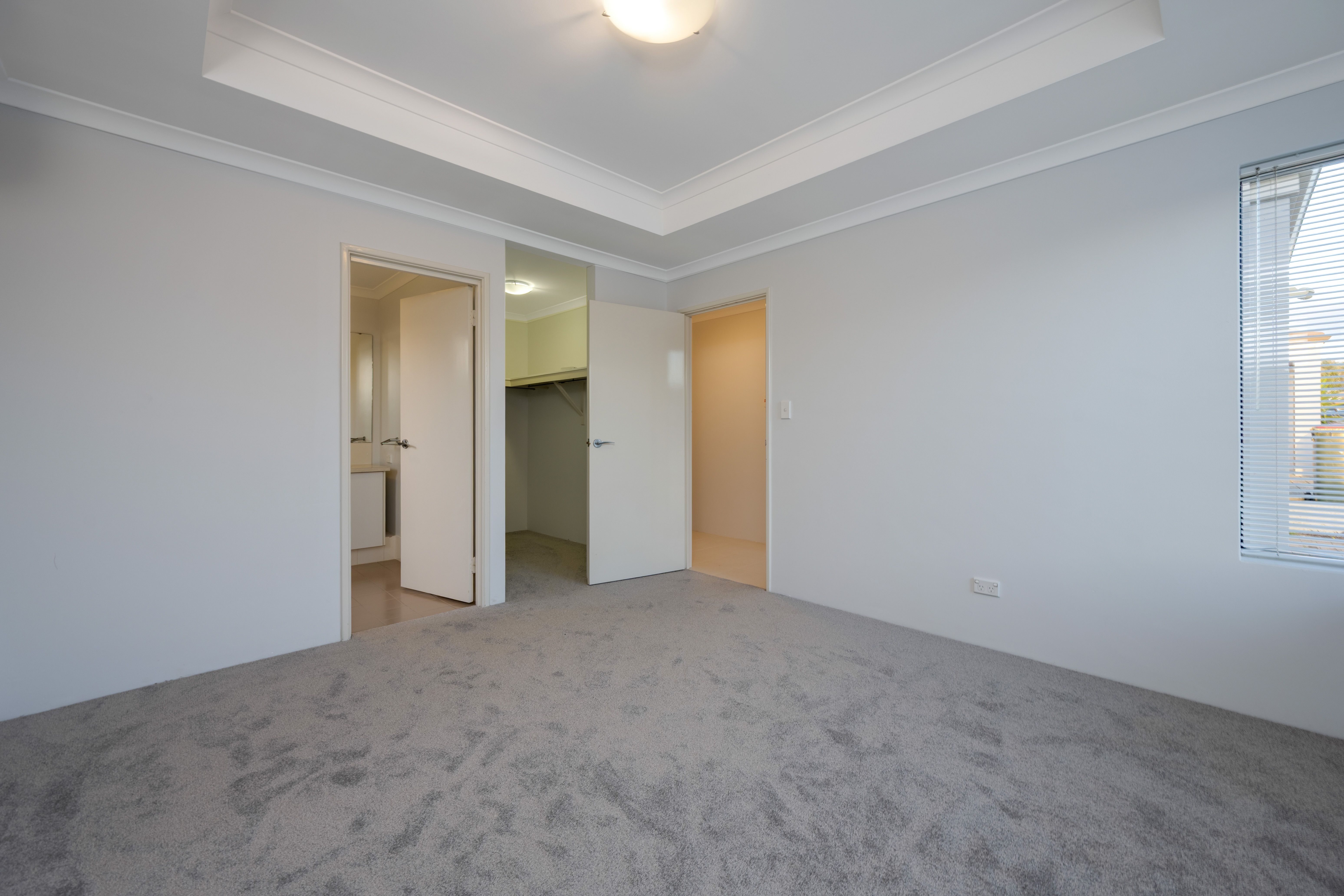 41 Oakbank Crescent — photo 14 of 25