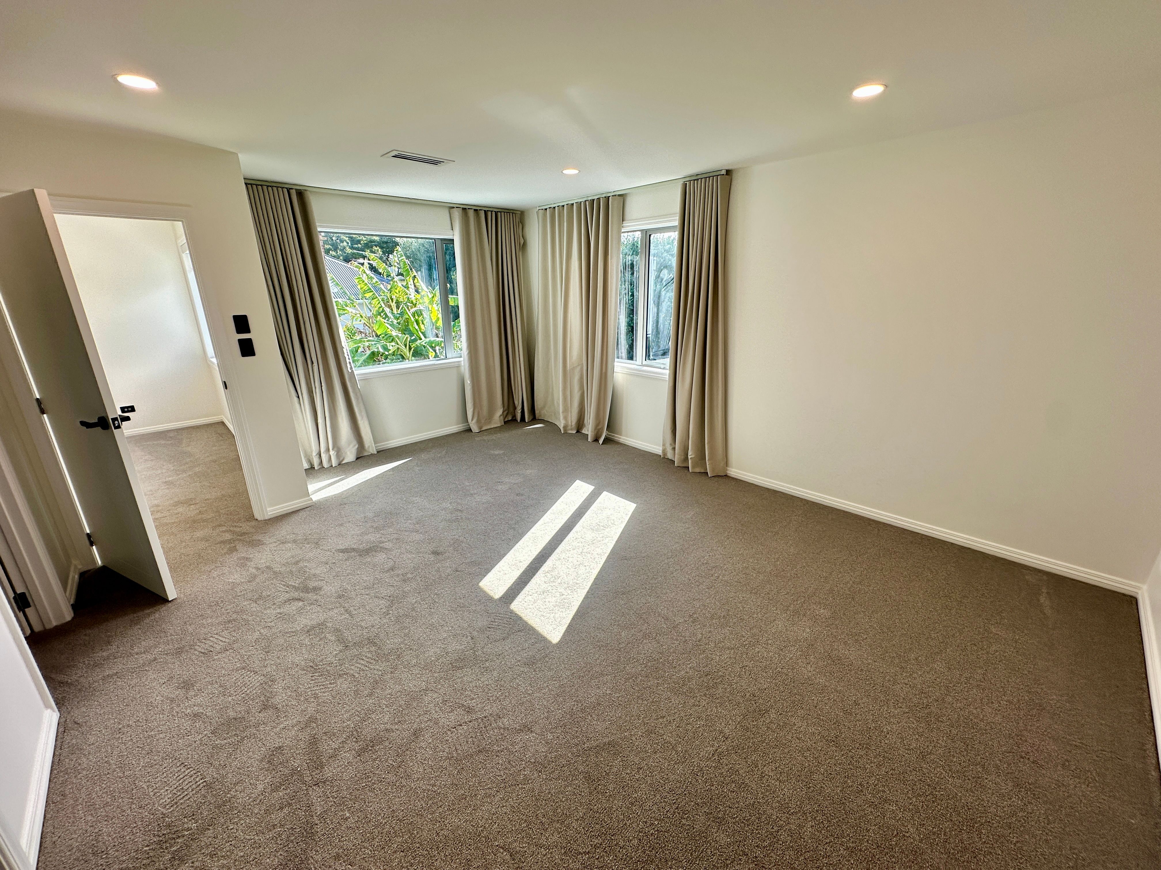 Brand New 240m² Residence with 3 Ensuites 3