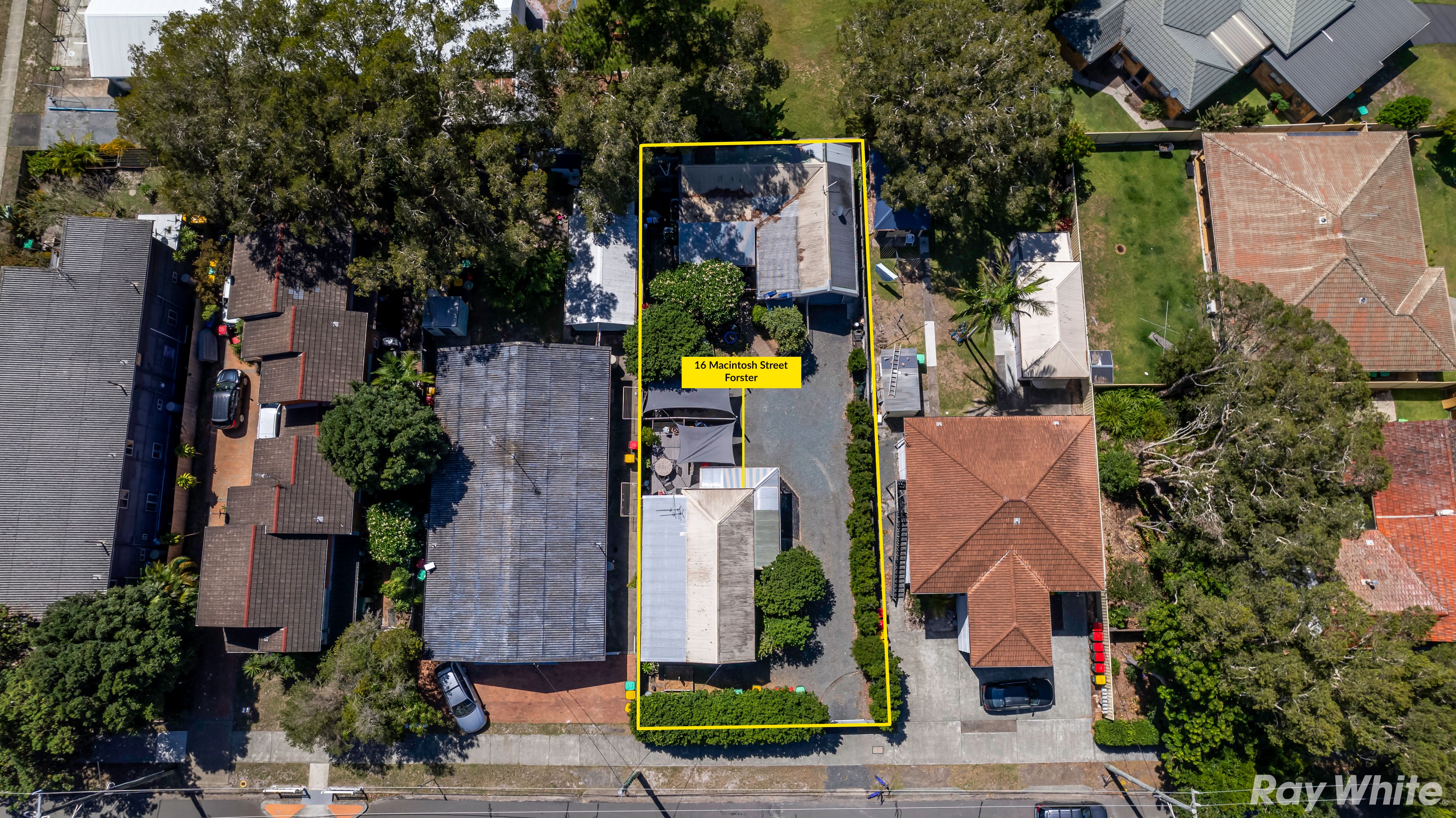 16 Macintosh Street — photo 4 of 4
