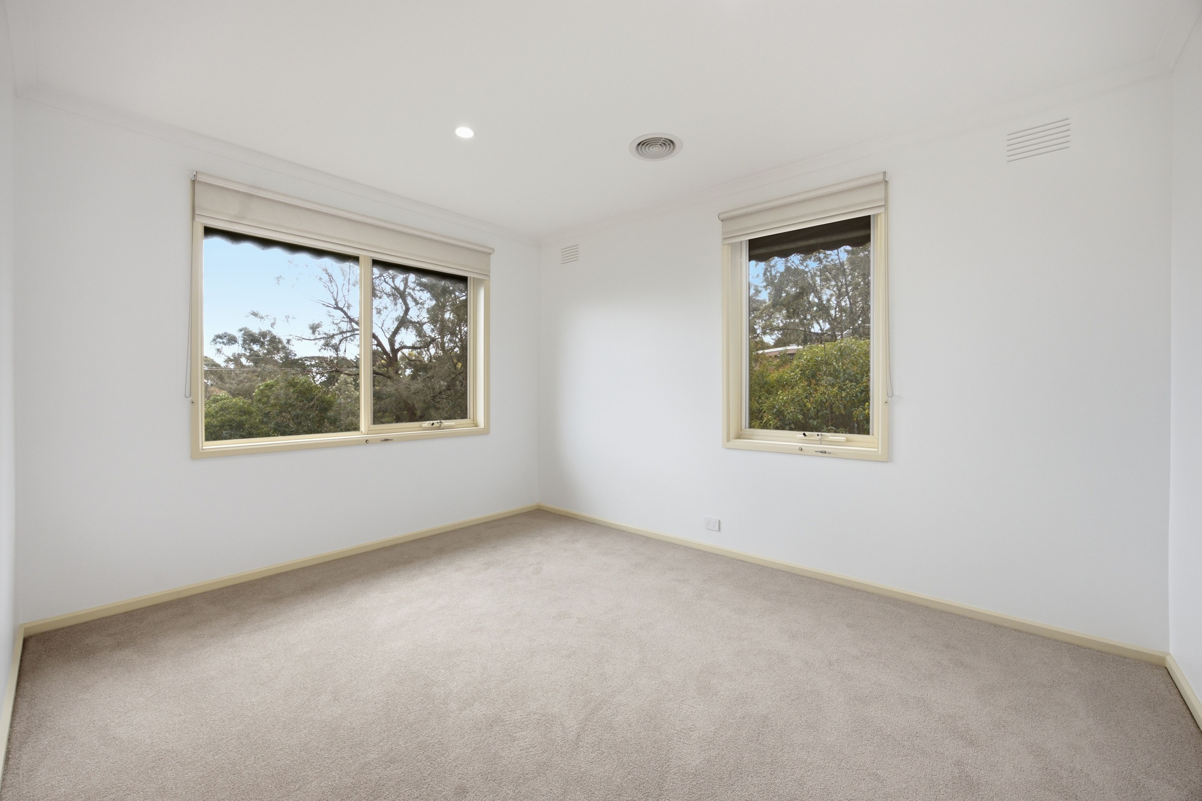 2 Nicholas Court — photo 12 of 17
