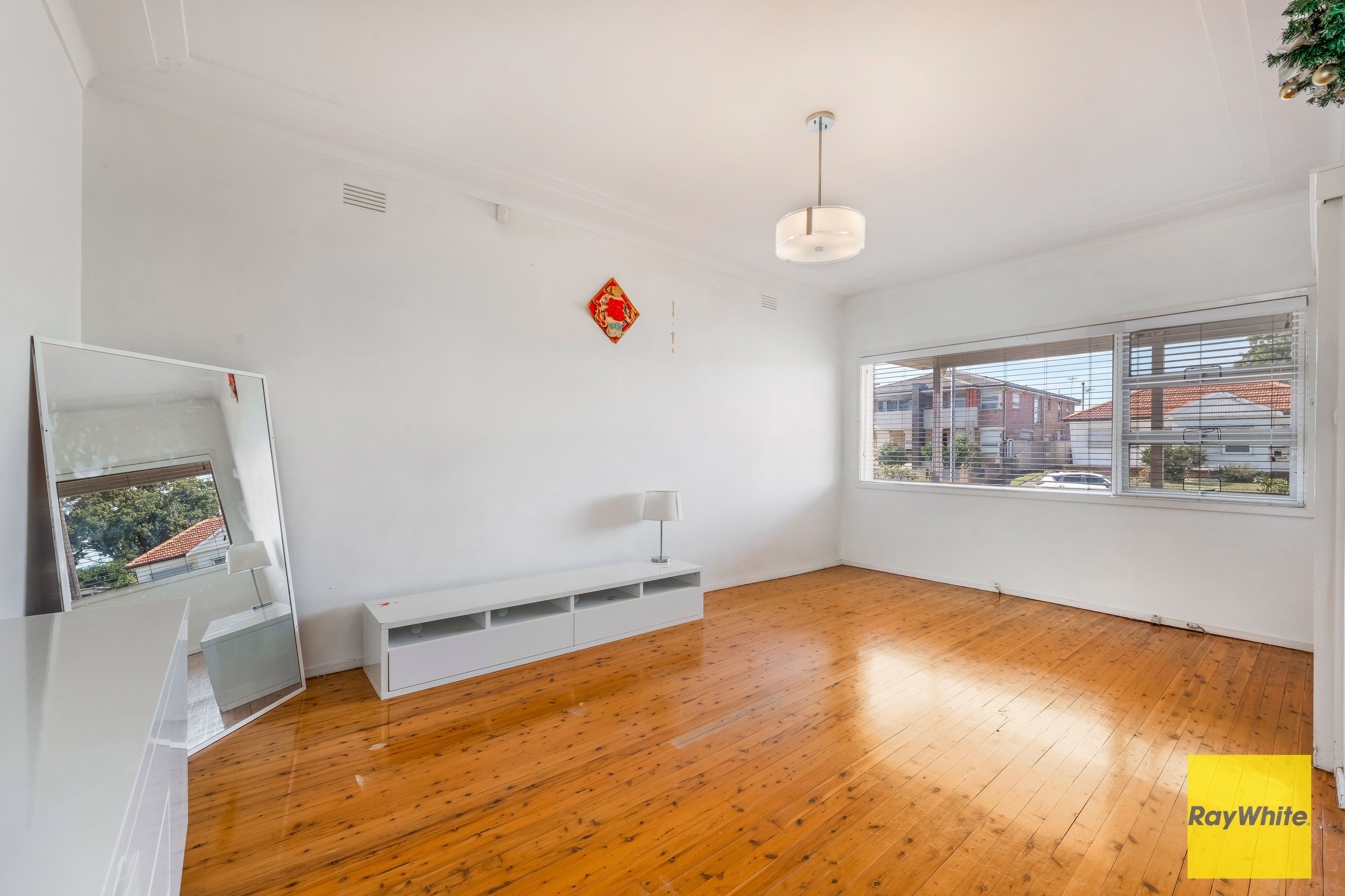 29 Smiths Avenue — photo 4 of 27