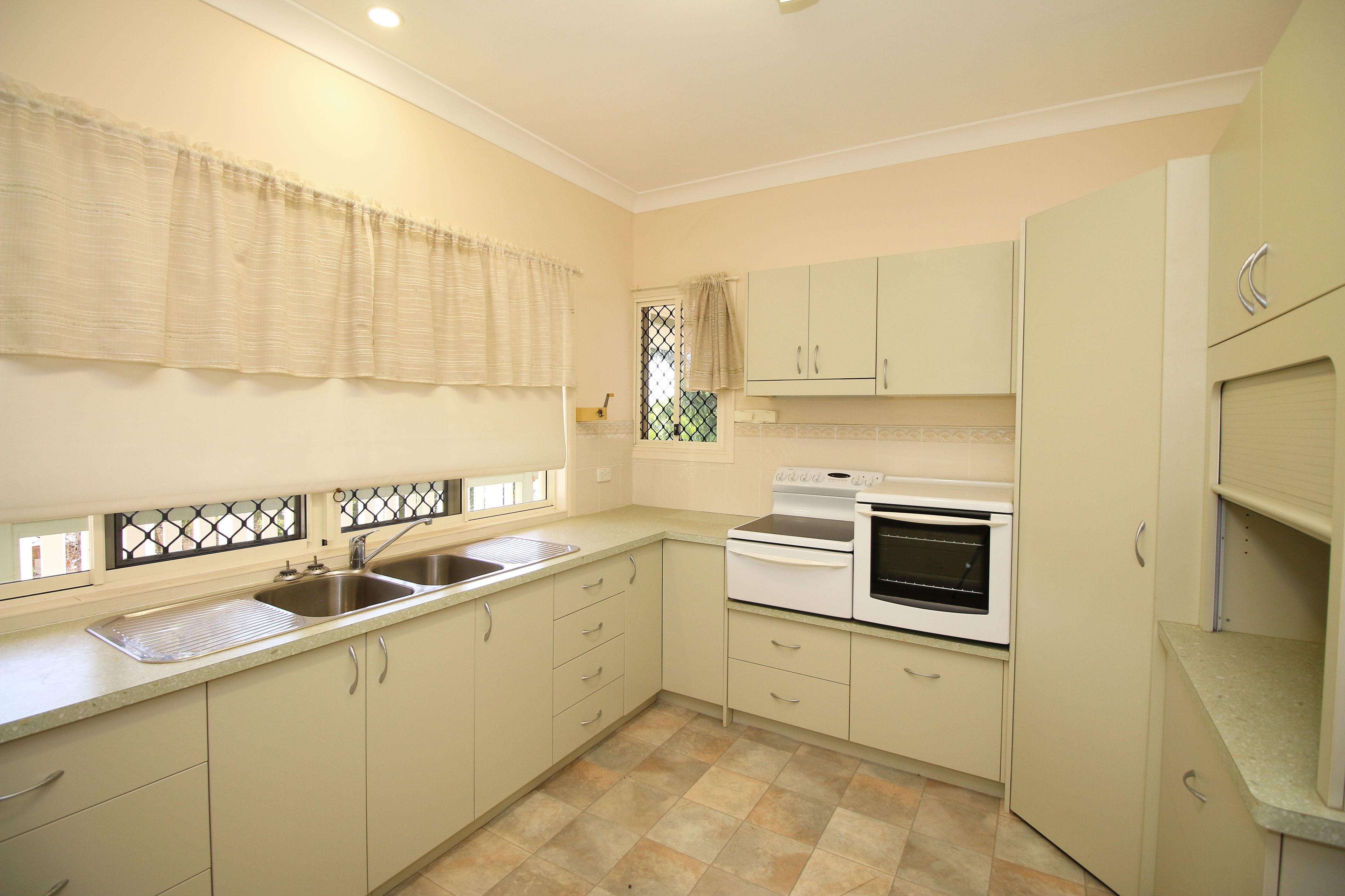 16 Bullock Street, Wulguru, QLD 4811