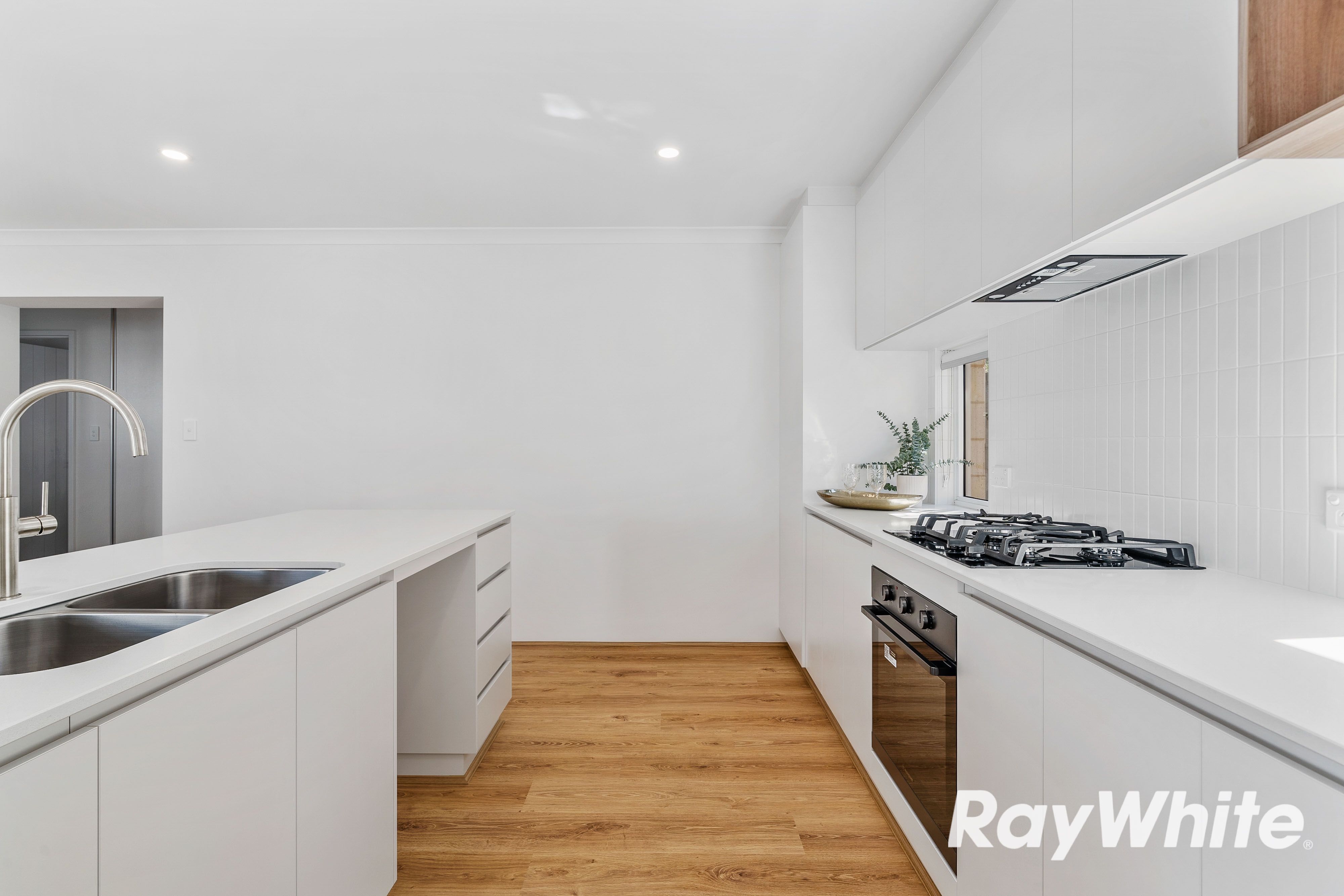 10/101 Oakleigh Drive — photo 6 of 20