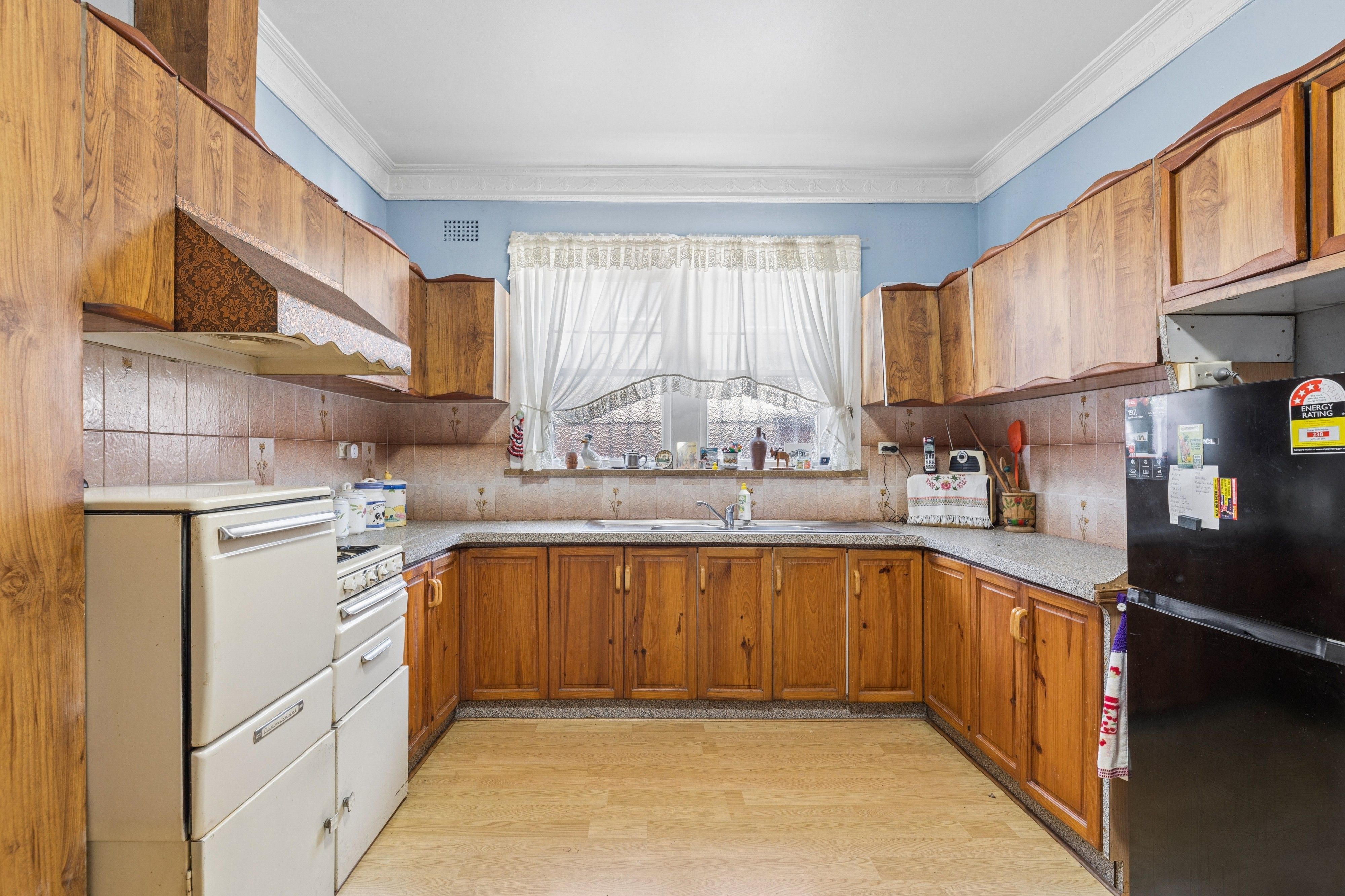 15 Beaconsfield Avenue — photo 11 of 22
