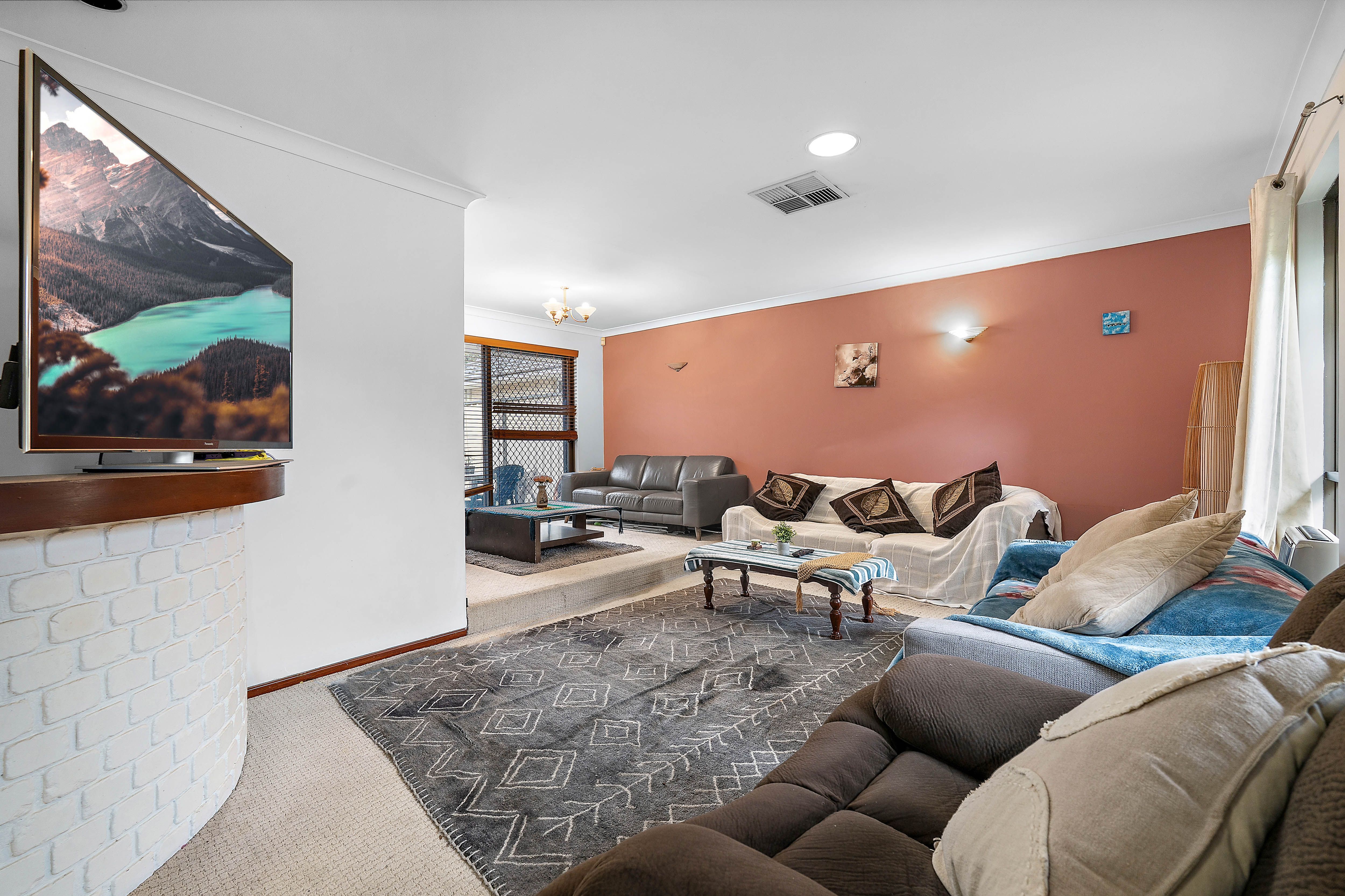 31 Huggins Road — photo 4 of 18
