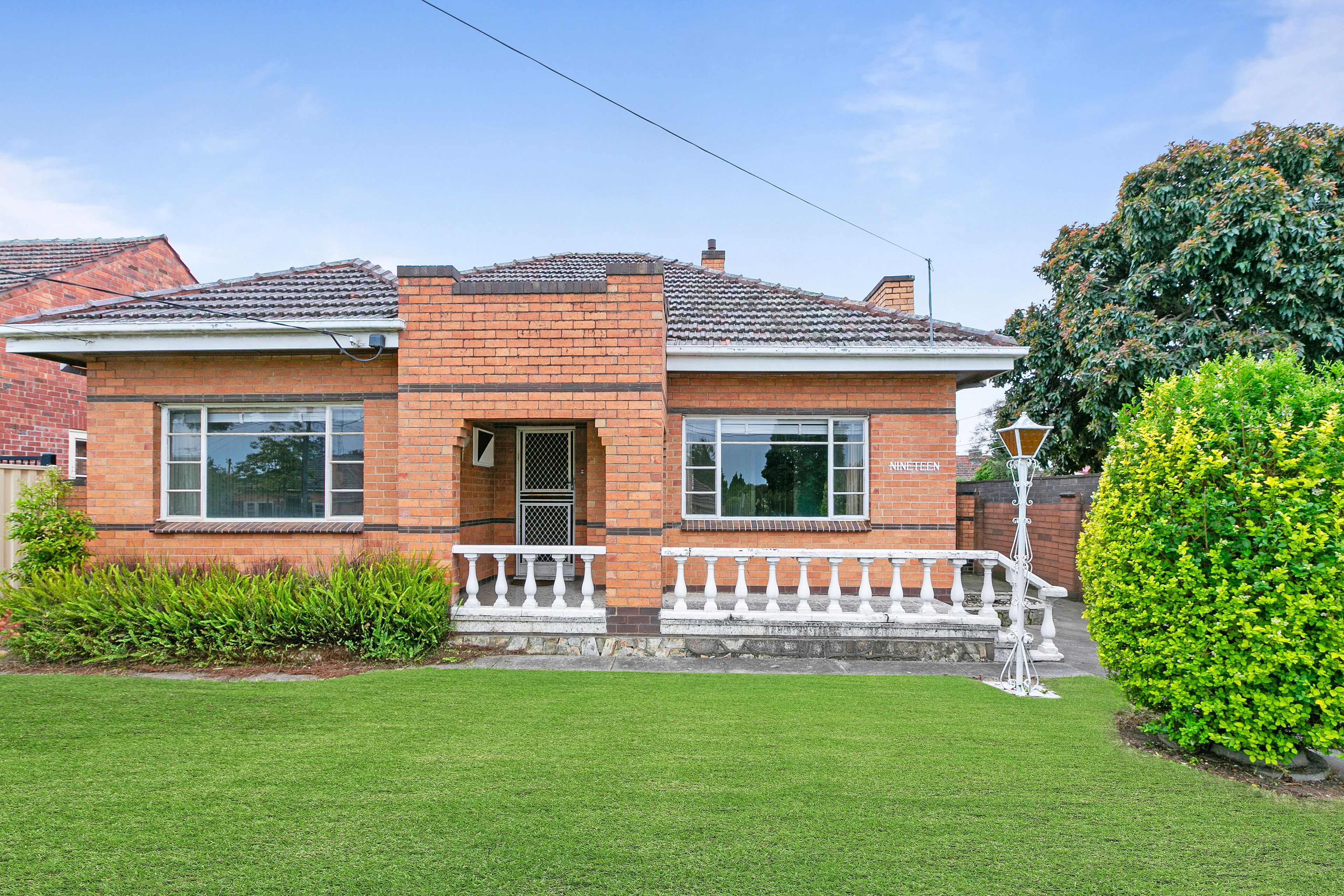 19 Royal Parade , Reservoir VIC 3073