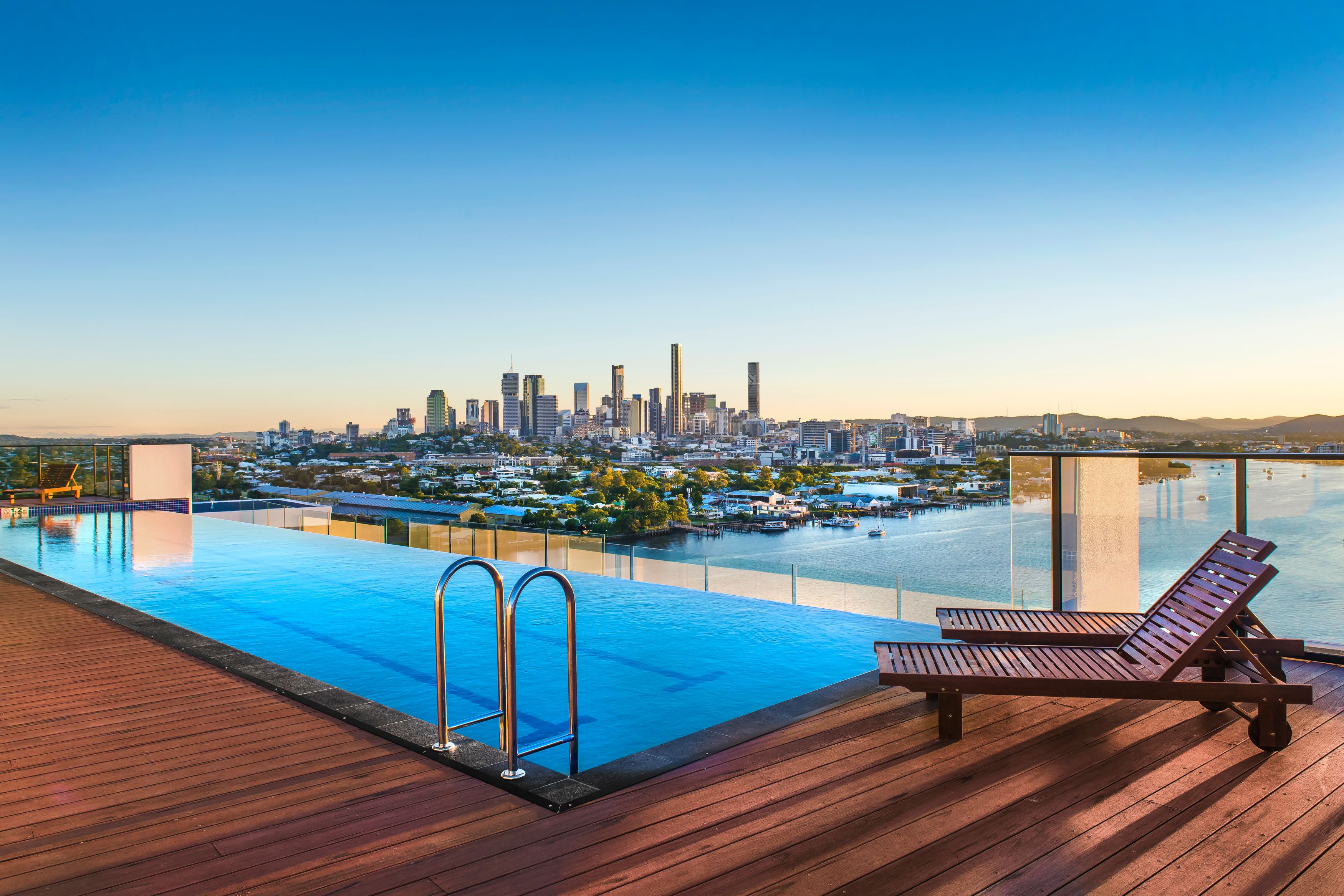 Penthouse One, Pinnacle Complex, Hamilton, QLD 4007