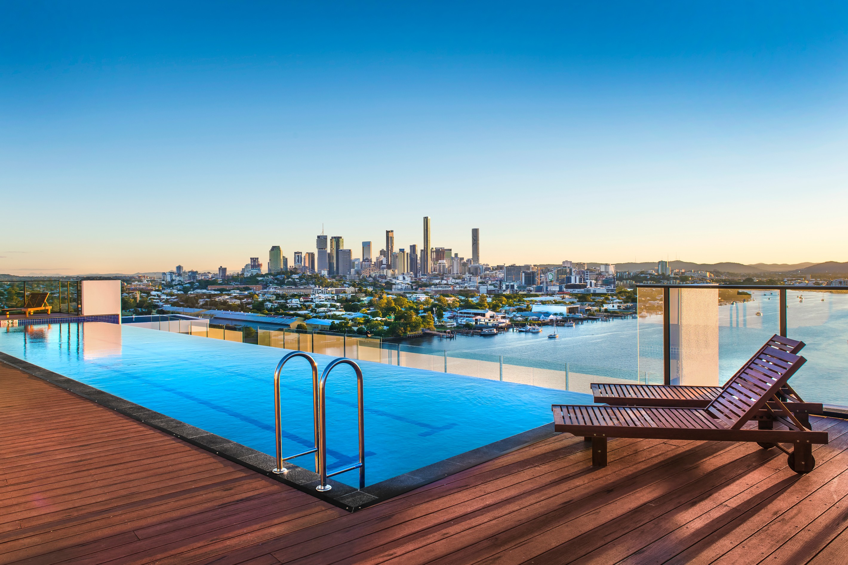 Penthouse One, Pinnacle Complex, Hamilton, QLD 4007